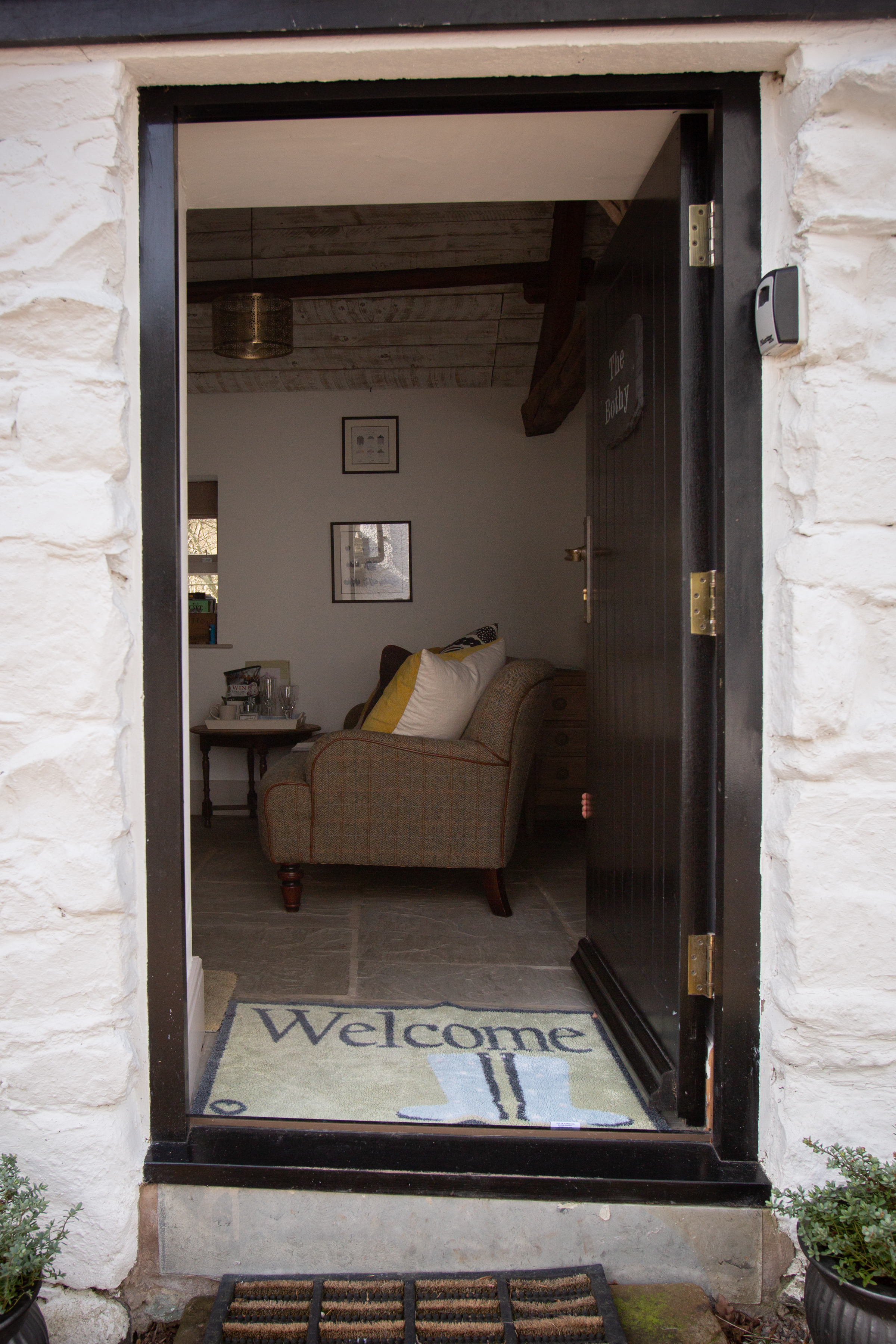 The Bothy dates from the late 1700s when the original house was constructed. We renovated the bothy, and the house, in 2016. It is situated next to Aira Beck with walks onto the fells, down to the beautiful Aira Force and Ullswater straight from your door. It's the perfect romantic weekend hideaway but just 3 minutes stroll to the local pub!