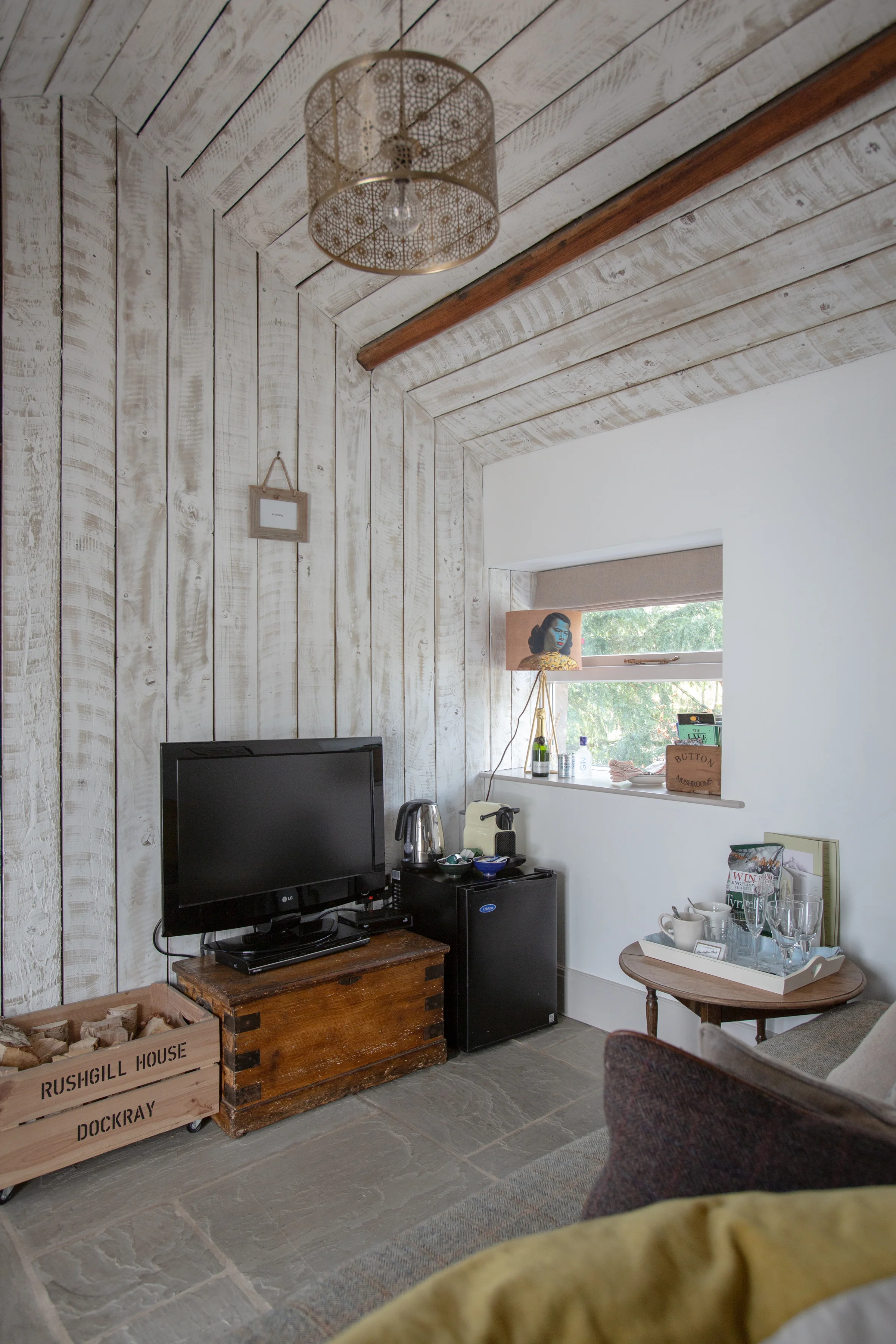 The Bothy dates from the late 1700s when the original house was constructed. We renovated the bothy, and the house, in 2016. It is situated next to Aira Beck with walks onto the fells, down to the beautiful Aira Force and Ullswater straight from your door. It's the perfect romantic weekend hideaway but just 3 minutes stroll to the local pub!
