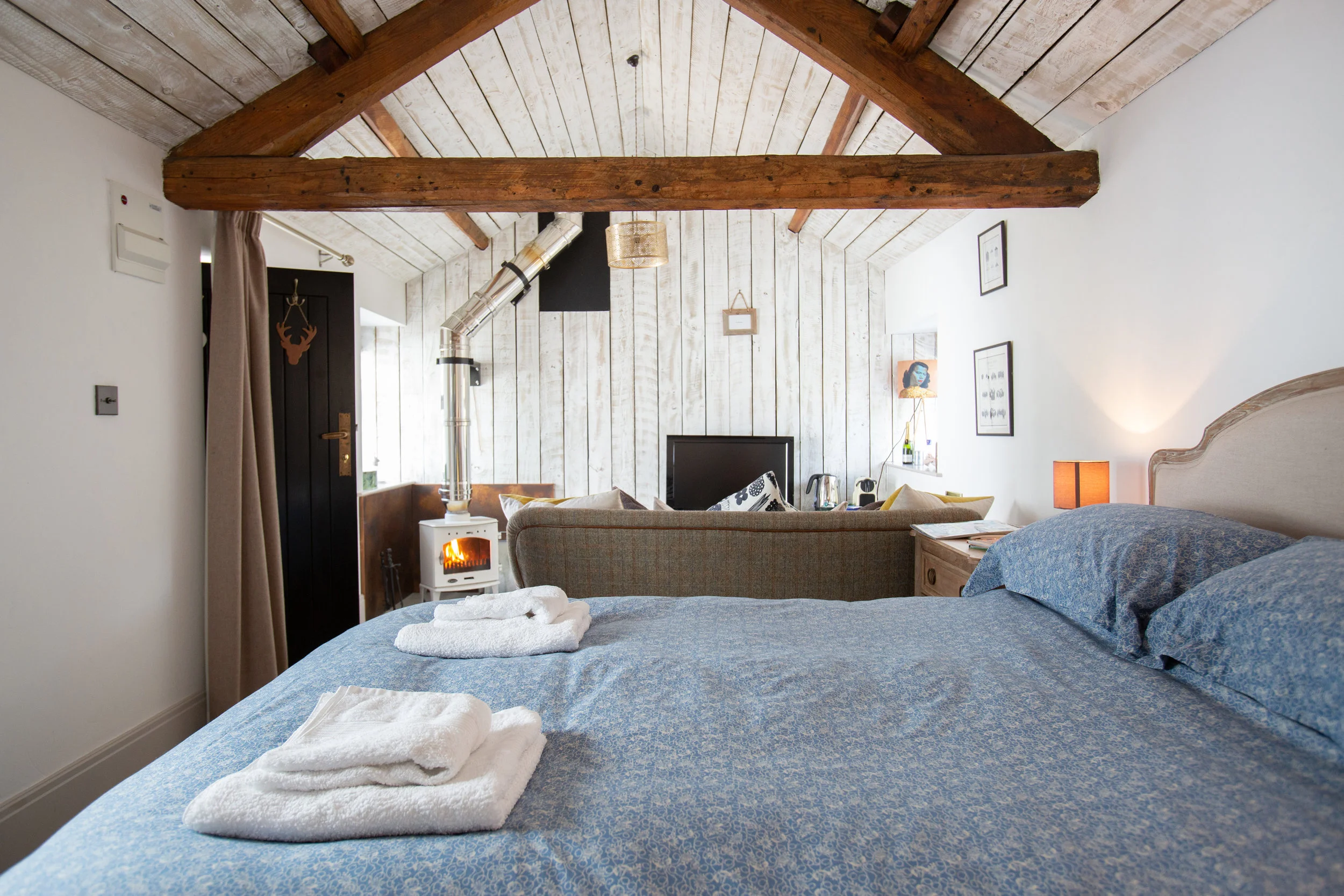The Bothy dates from the late 1700s when the original house was constructed. We renovated the bothy, and the house, in 2016. It is situated next to Aira Beck with walks onto the fells, down to the beautiful Aira Force and Ullswater straight from your door. It's the perfect romantic weekend hideaway but just 3 minutes stroll to the local pub!