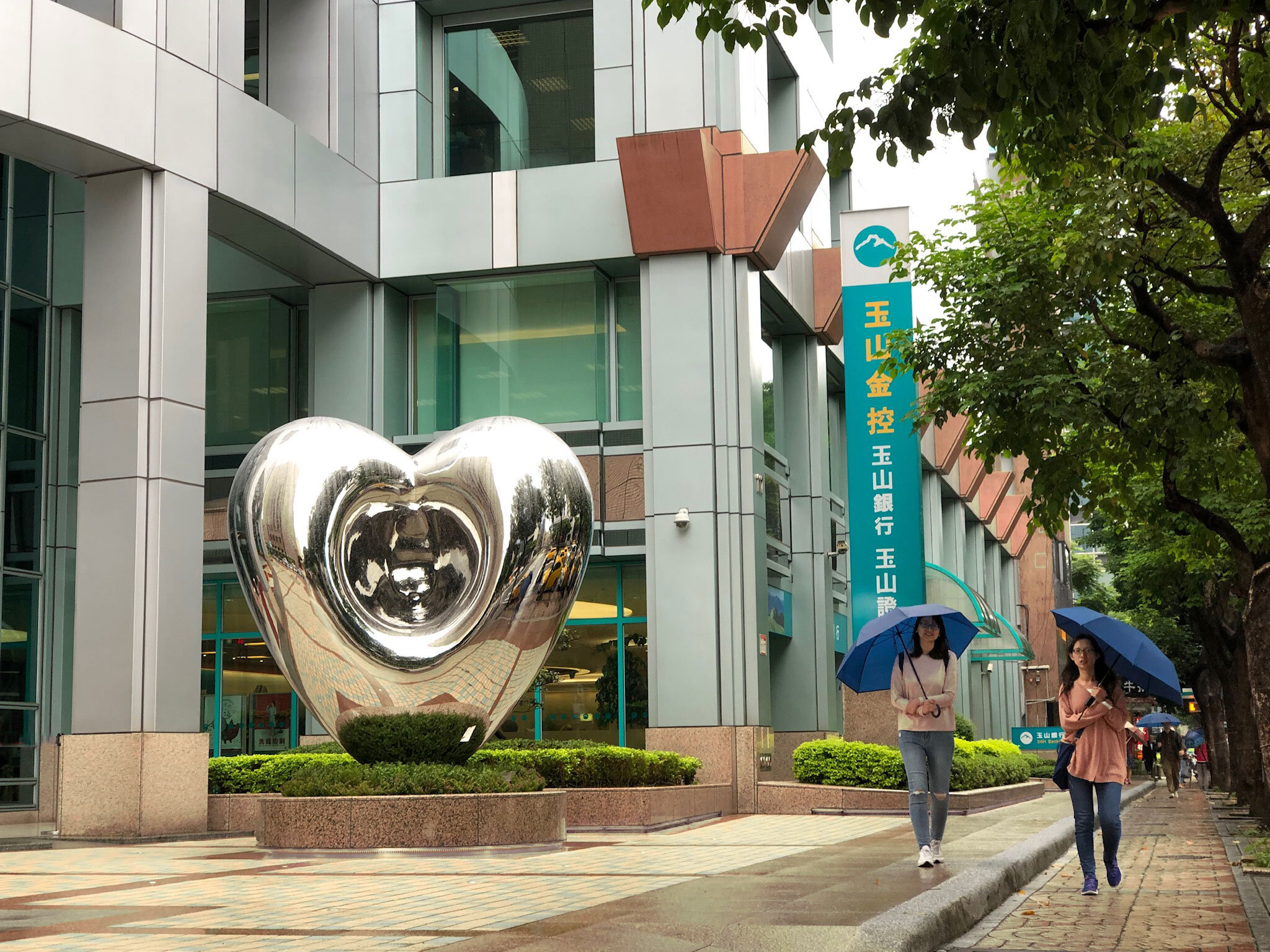 LOVE ME – H: 3 mtrs – CITY OF TAIPEI, TAIWAN