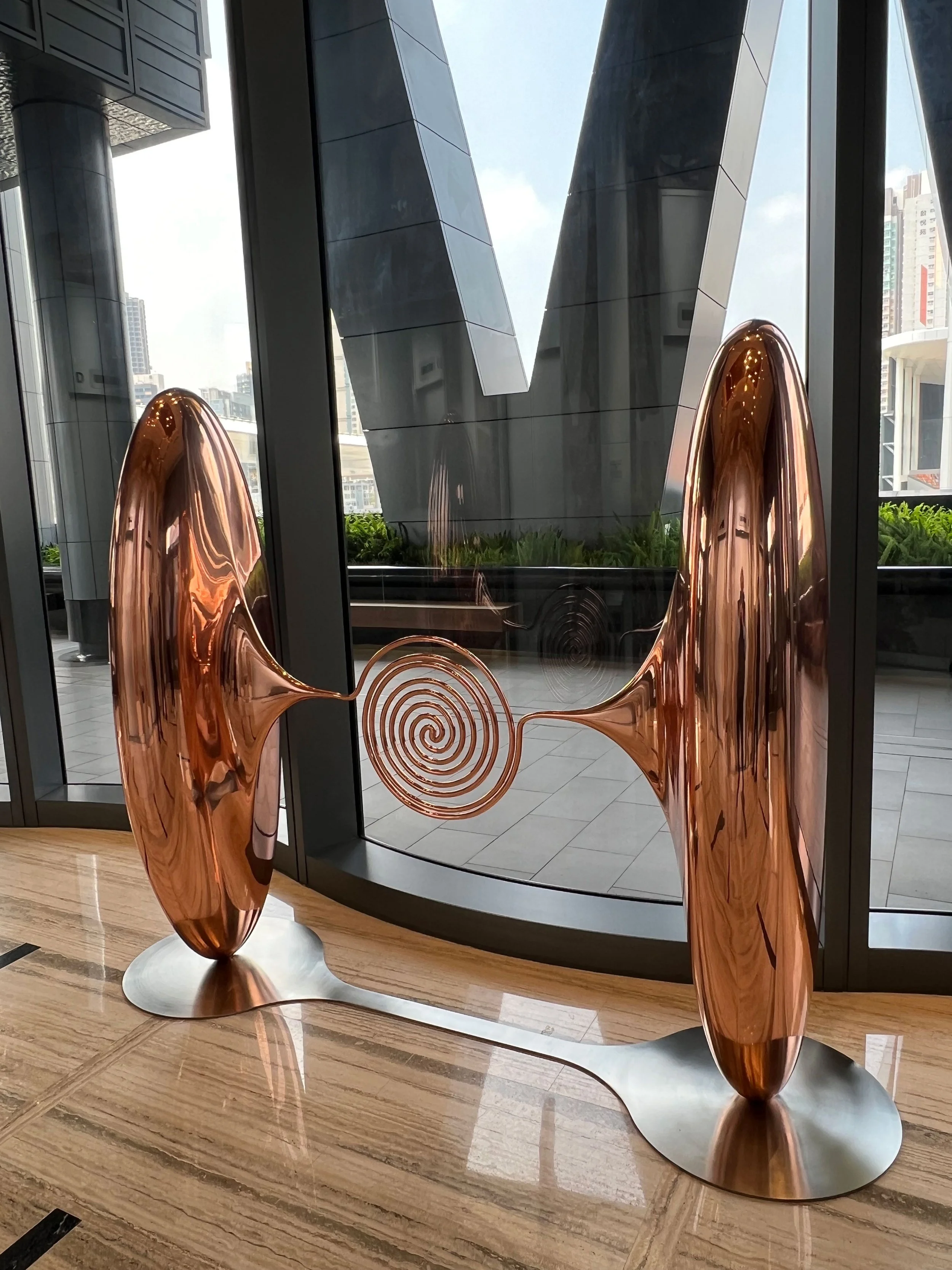 TRANSMISSION -  H 175.8 CM - HONG KONG