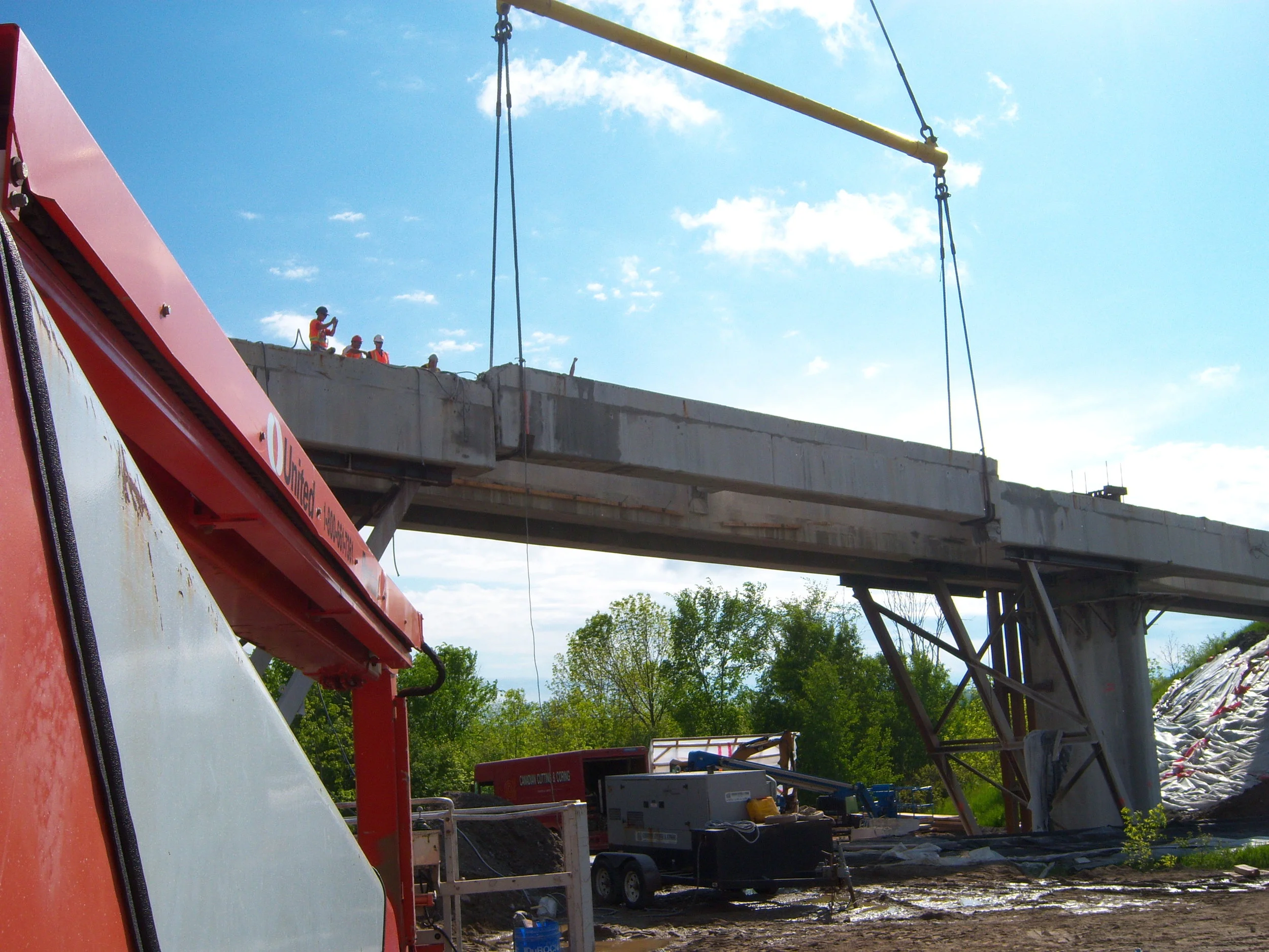 Lifting cut section of Bridge.JPG