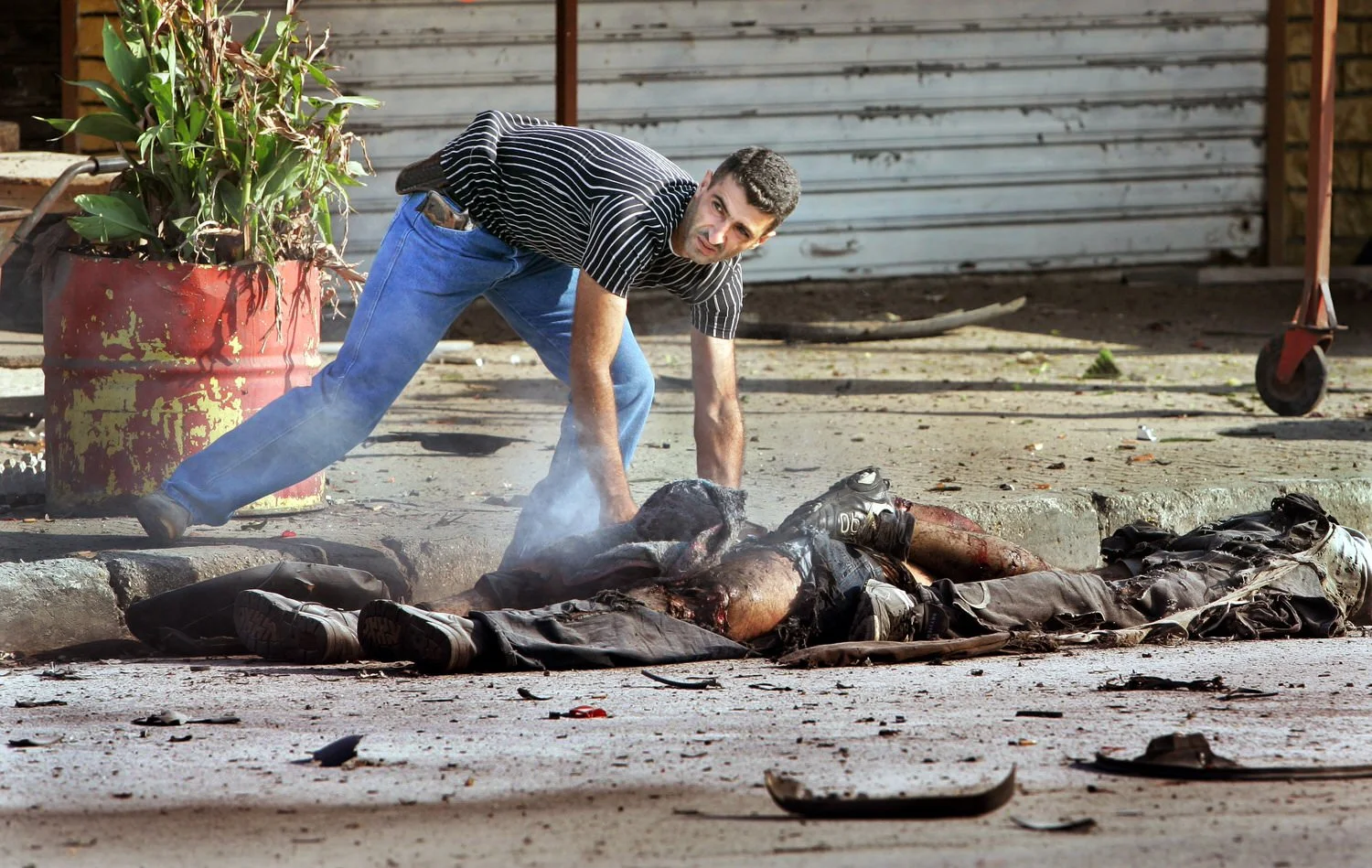 LEBANON MIDEAST FIGHTING TYRE RAID