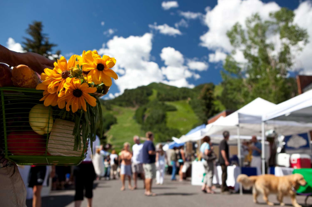 A sunny scene at the Saturday Market. 
