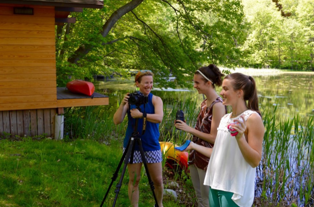 Abigail Deery on set with Jane Beiles (2017)
