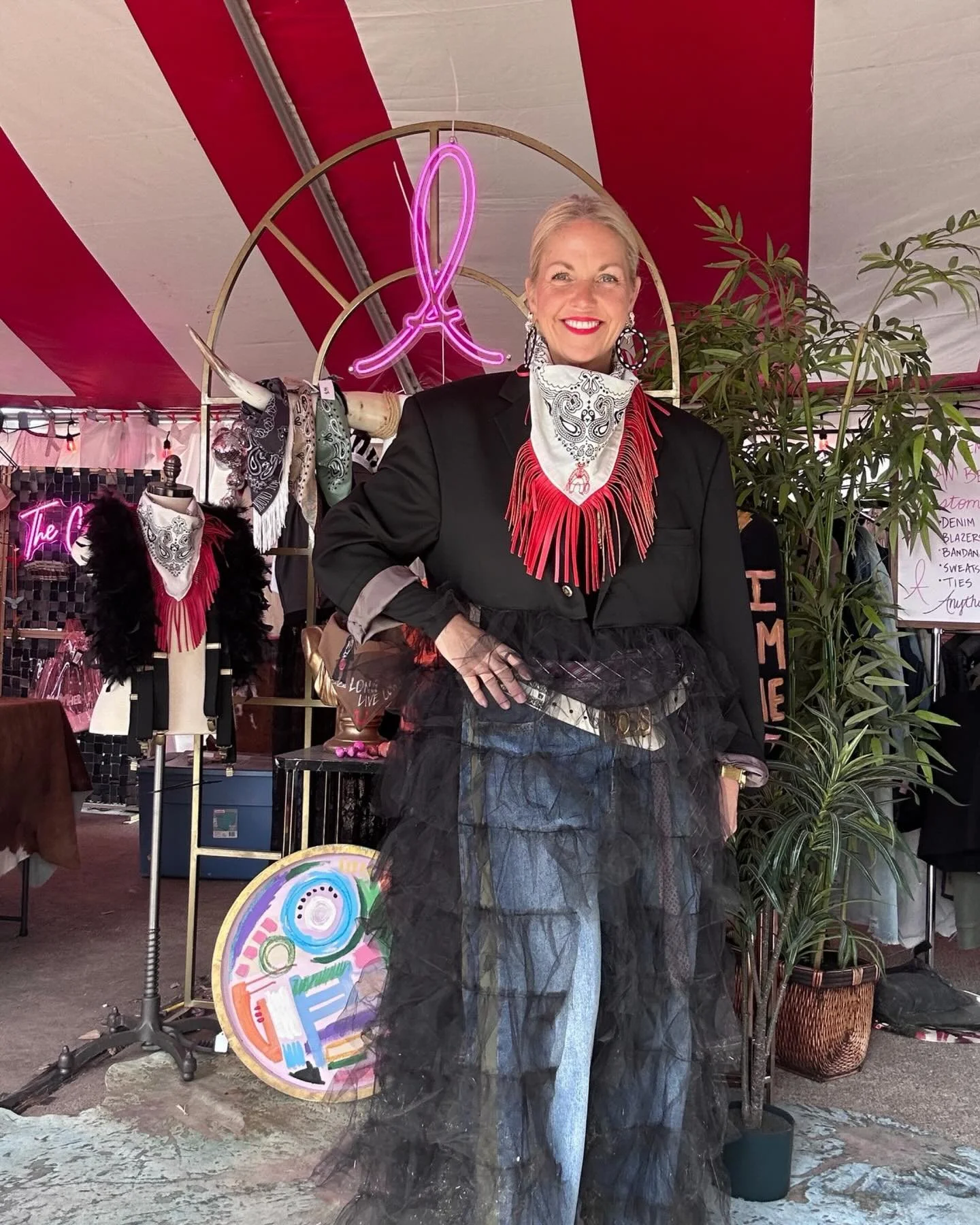 &ldquo;Round Top is where maximalists thrive.

More color.
More texture.
More personality.
Design should feel joyful, not safe.

And sometimes the best rooms start with one bold piece you simply can&rsquo;t stop thinking about.

#MaximalistInterior #