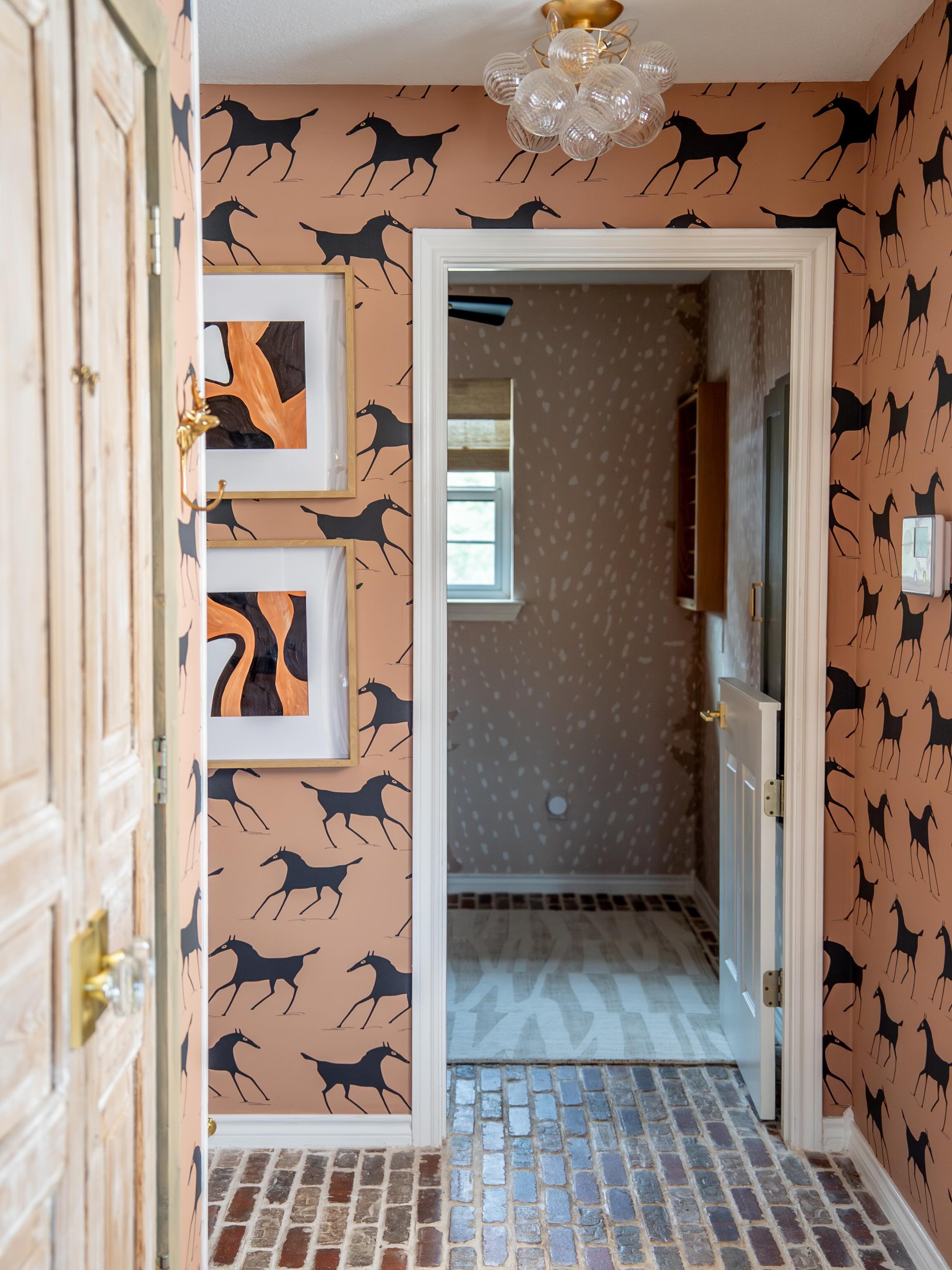 Mint juleps optional&hellip; good design required 🐎🍃
Celebrating Derby Day with spaces that feel timeless, a little Western, and full of soul. From bold wallpaper moments to curated vignettes, it&rsquo;s all in the details.
#AmyJoyceDesigns #DerbyD