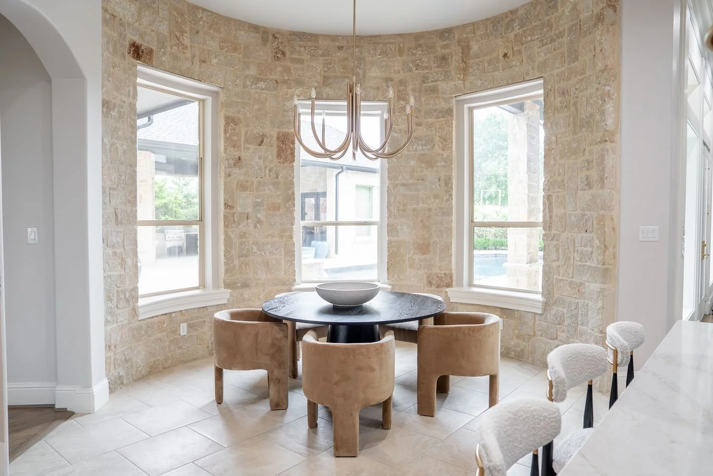 There&rsquo;s something about a sun-filled dining room that makes a house feel instantly warmer. ☀️

The kind of space where mornings start slower, coffee tastes better, and everyone somehow ends up gathering without even trying.

Soft texture, natur