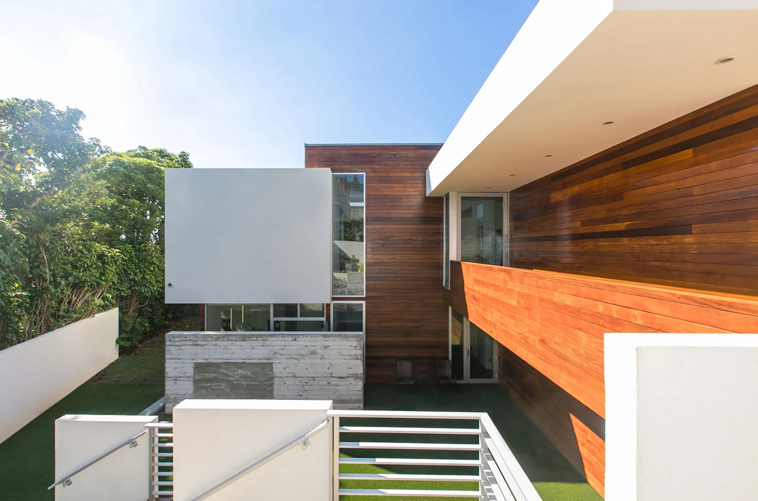 1020_Foley-House_81_exterior-facing-courtyard_cropped.jpg