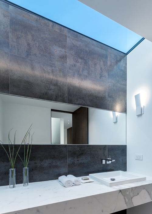 SMA_Mora Estates_PowderRoom_01.jpg
