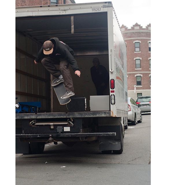 @mulchlord krooking a microwave! As seen in the Allston Christmas article in the new @skatejawn #christmas