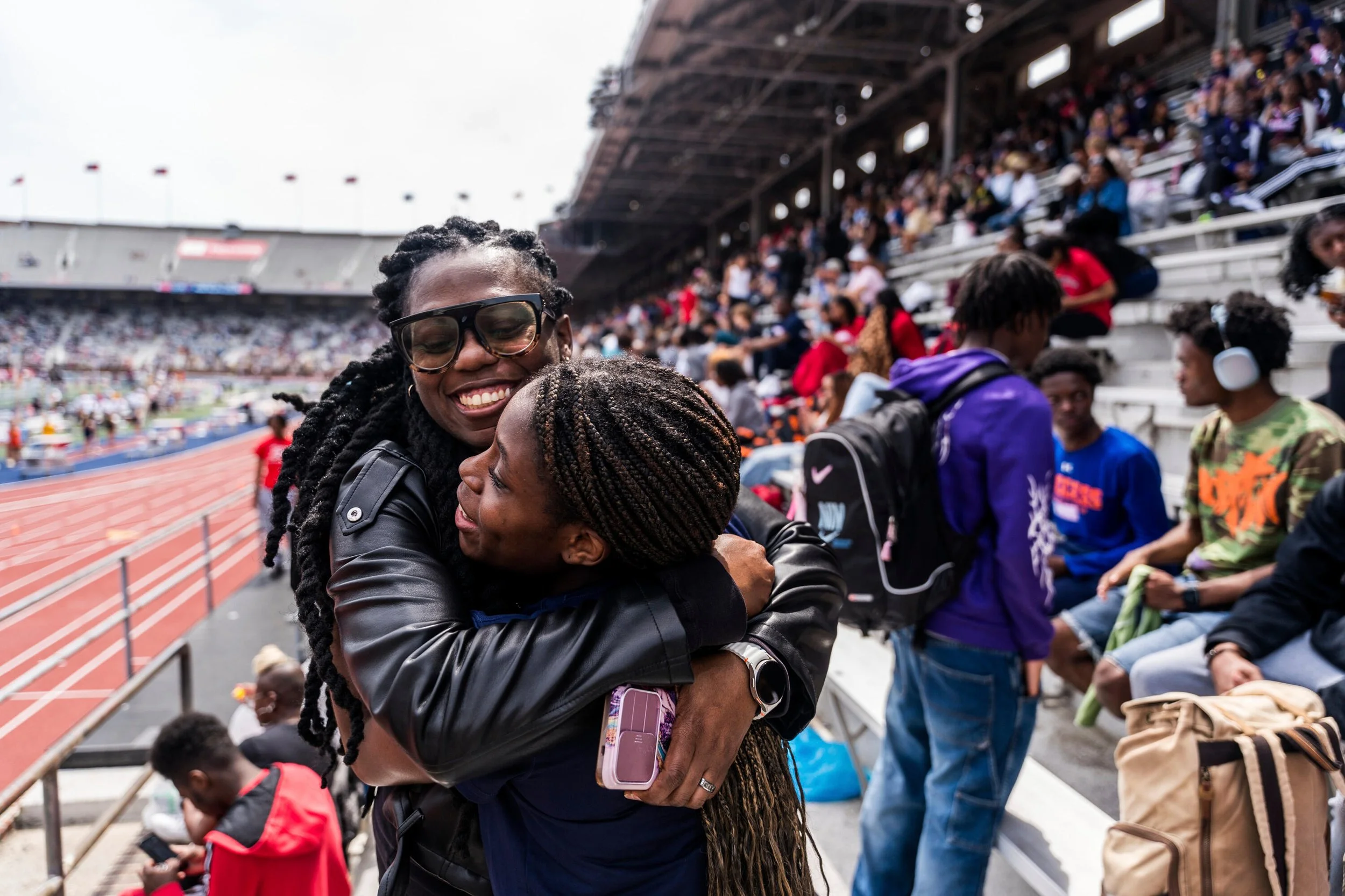  This season, the coaches select 12 runners for the Penn Relays, fielding a girls’ and a boys’ 4 x 100 team alongside a boys’ 4 x 400 team. Chosen for their speed, teamwork, and ability to excel in relay dynamics, the athletes include Austin Benjamin