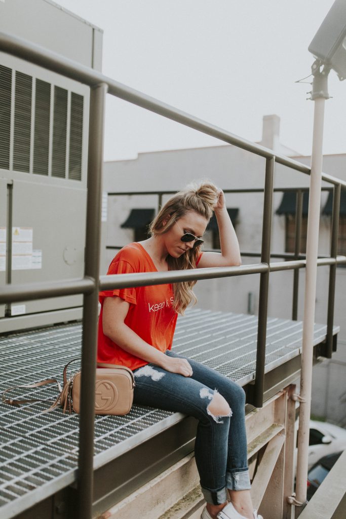 Blogger-Gracefully-Taylored-in-Cara-Loren-Shop-Keep-It-Simple-Tee18-683x1024.jpg
