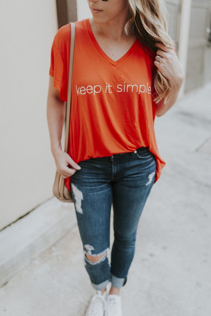 Blogger-Gracefully-Taylored-in-Cara-Loren-Shop-Keep-It-Simple-Tee32-683x1024.jpg