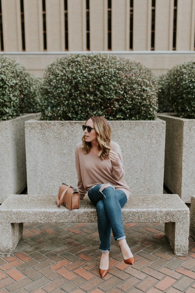 Blogger-Gracefully-Taylored-in-Blush-Vince-Sweater1-1-683x1024.jpg