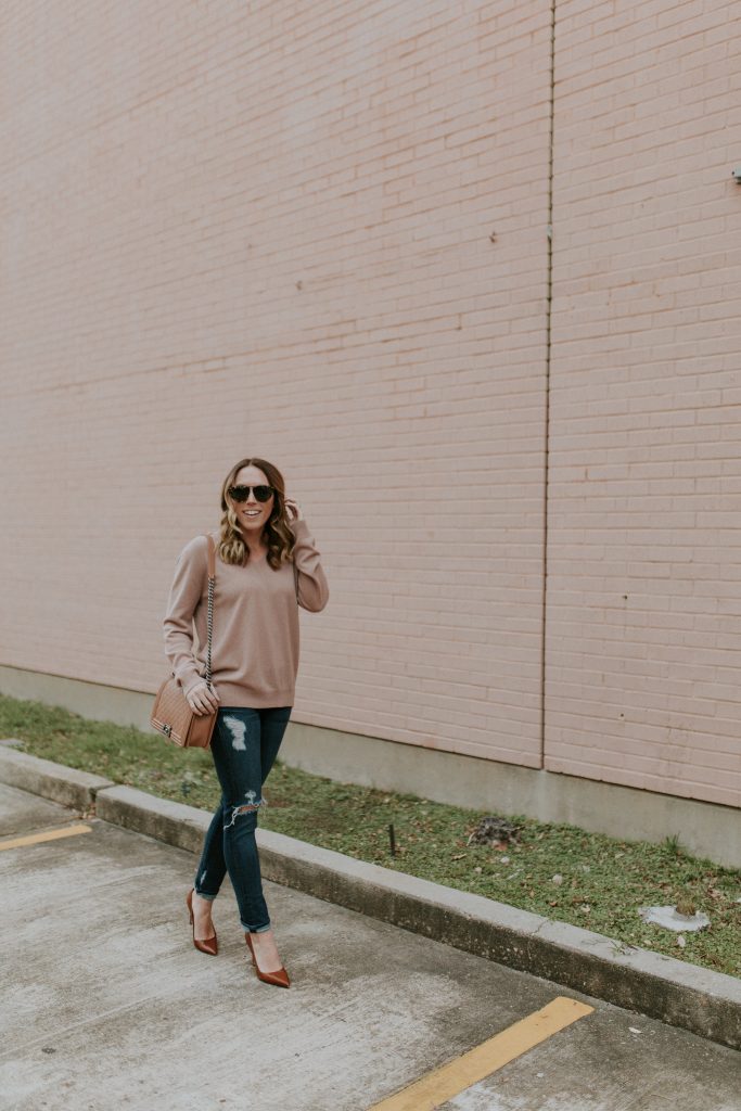 Blogger-Gracefully-Taylored-in-Blush-Vince-Sweater25-683x1024.jpg