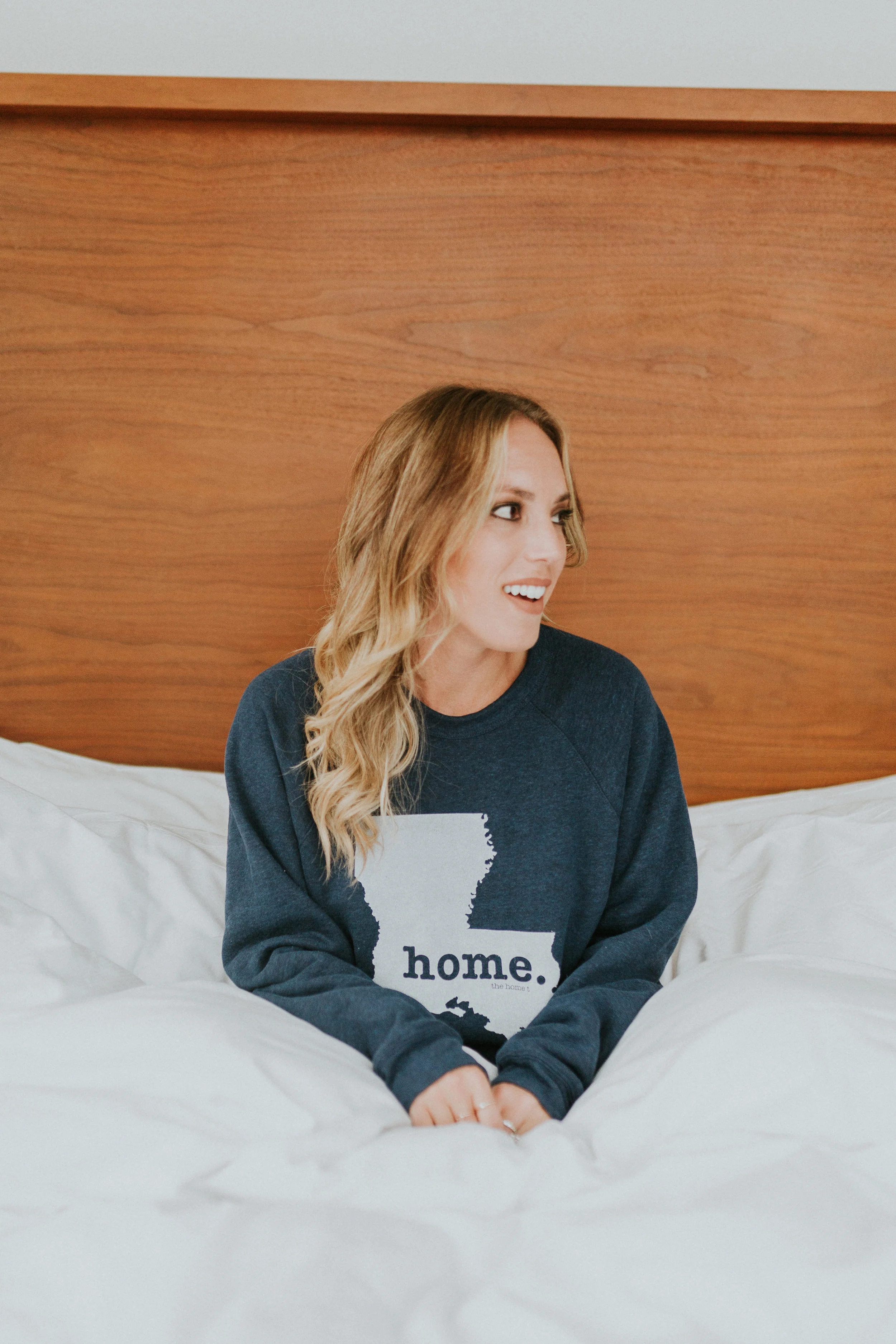Blogger Gracefully Taylored in The Home T Sweatshirt(3).jpg