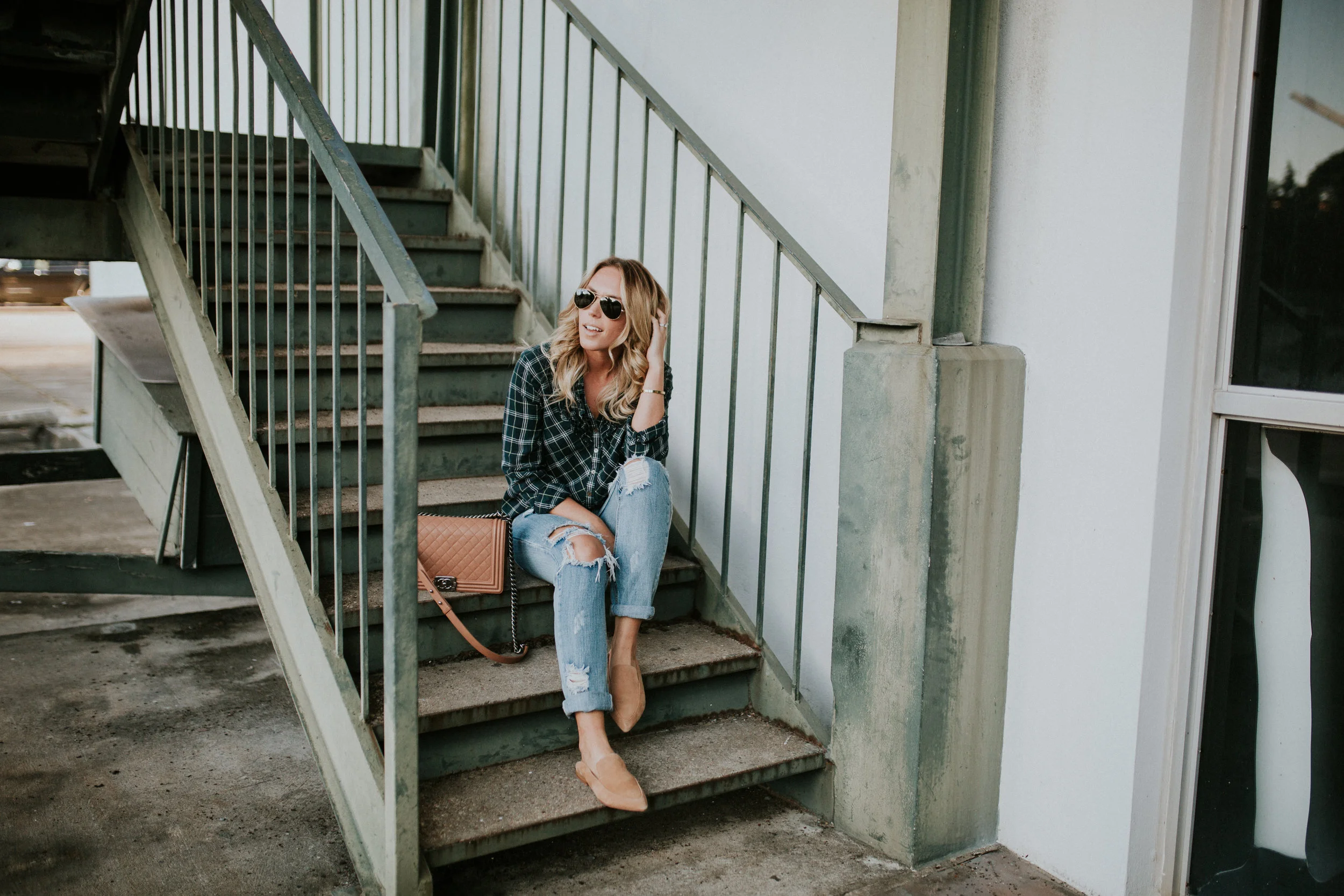Blogger Gracefully Taylored in One Teaspoon Denim, Anthropologie Sweater and Plaid Top(5).jpg