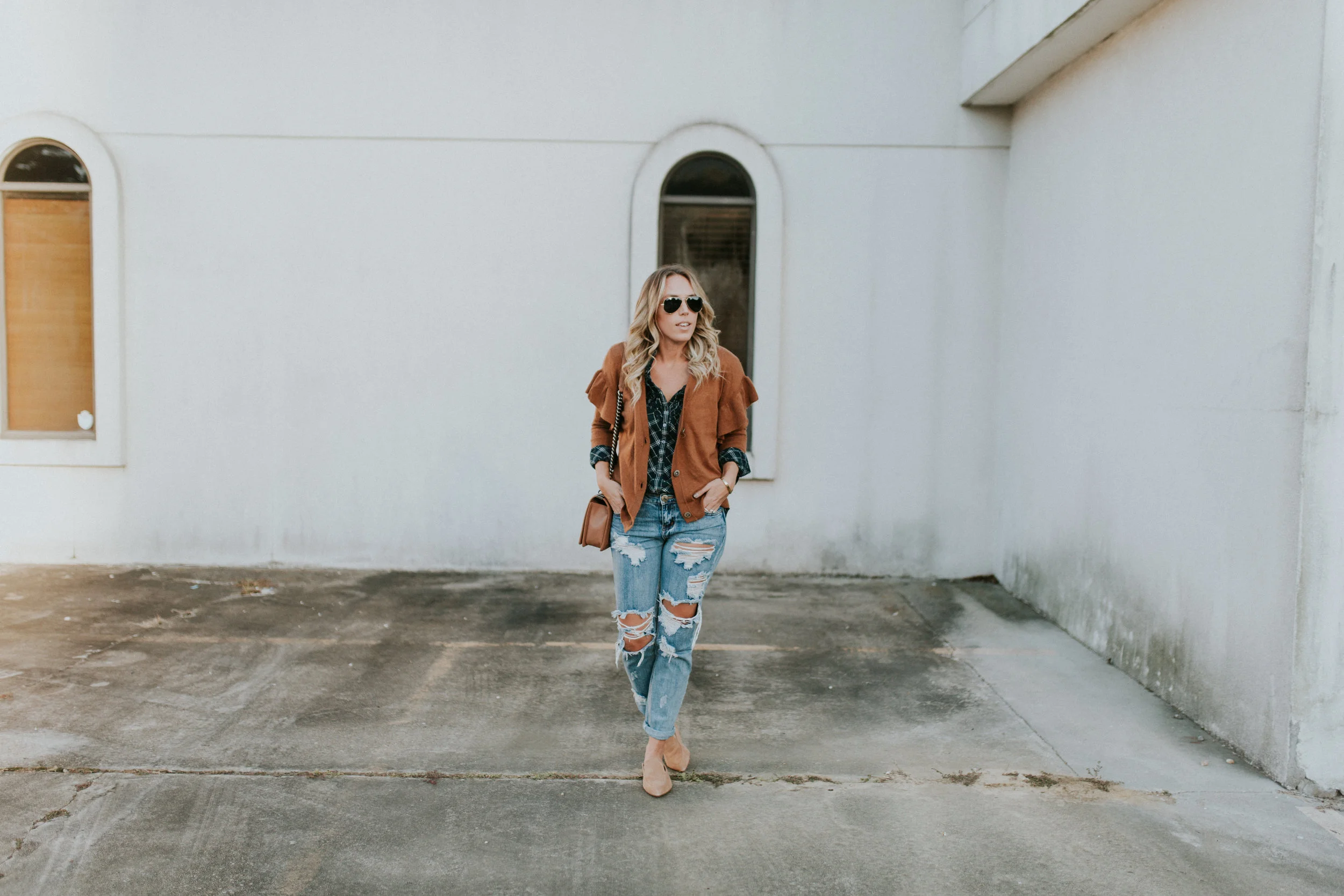 Blogger Gracefully Taylored in One Teaspoon Denim, Anthropologie Sweater and Plaid Top(19).jpg