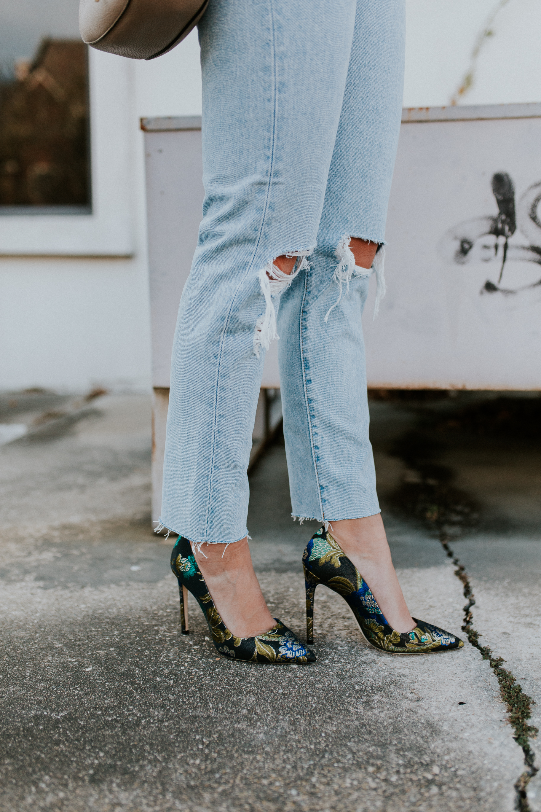 Blogger Gracefully Taylored in Levis and Dee Keller Heels(19).jpg