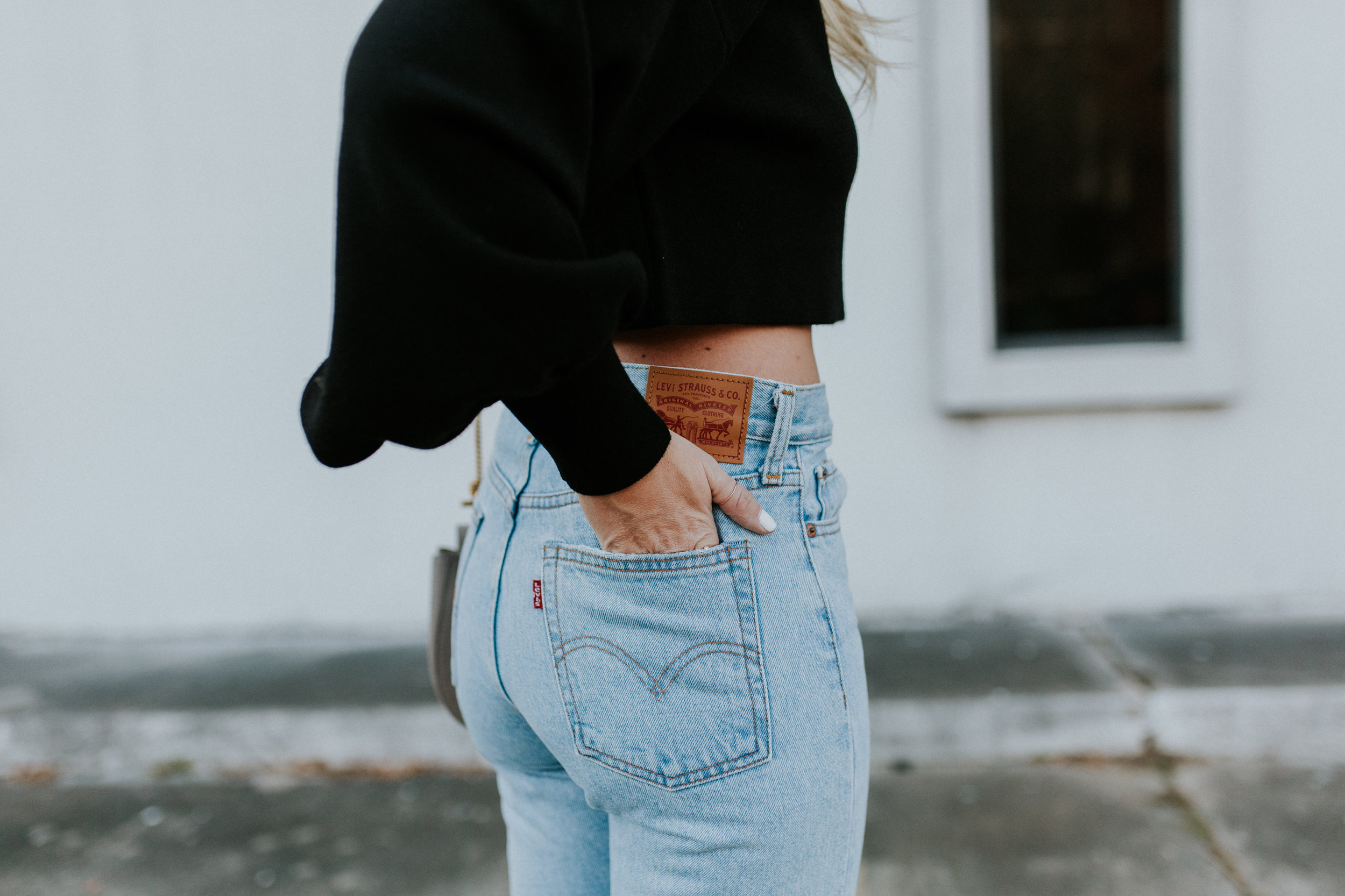 Blogger Gracefully Taylored in Levis and Dee Keller Heels(11).jpg