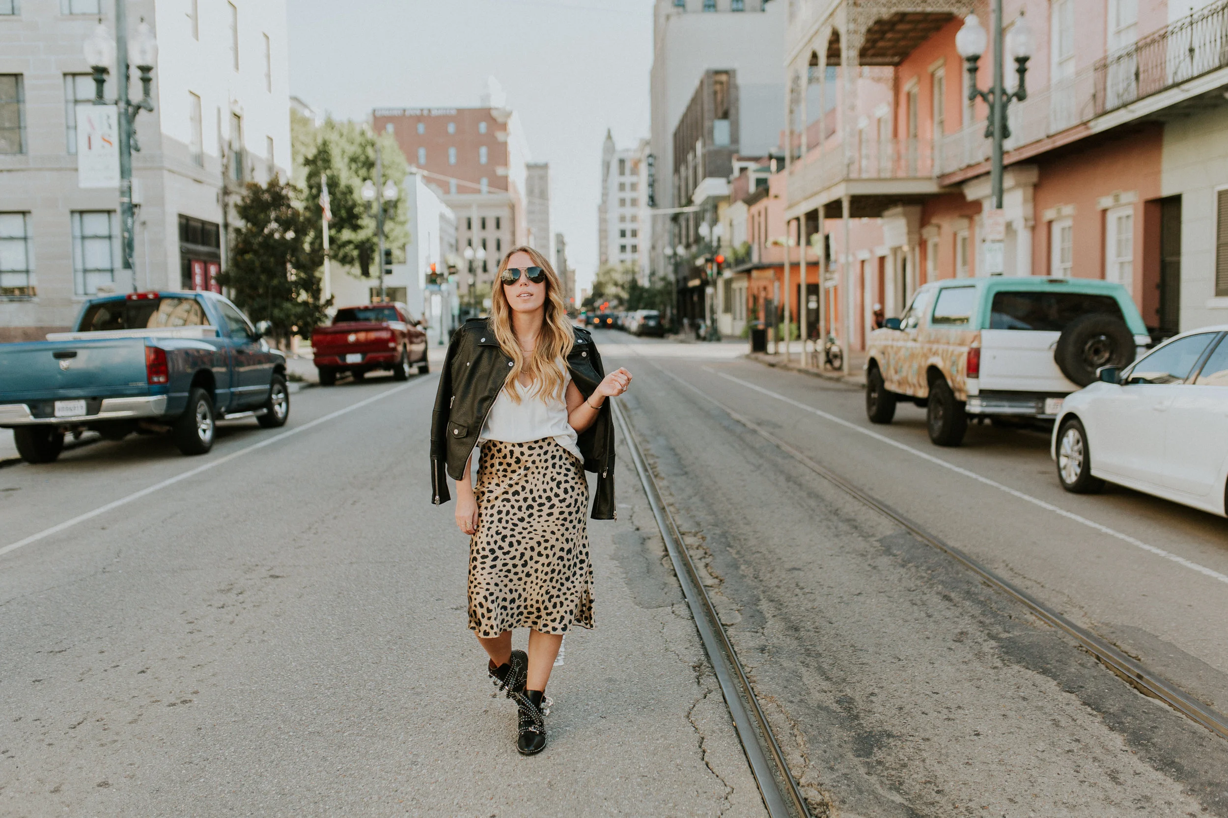 Blogger Gracefully Taylored in Leopard Skirt(1).jpg