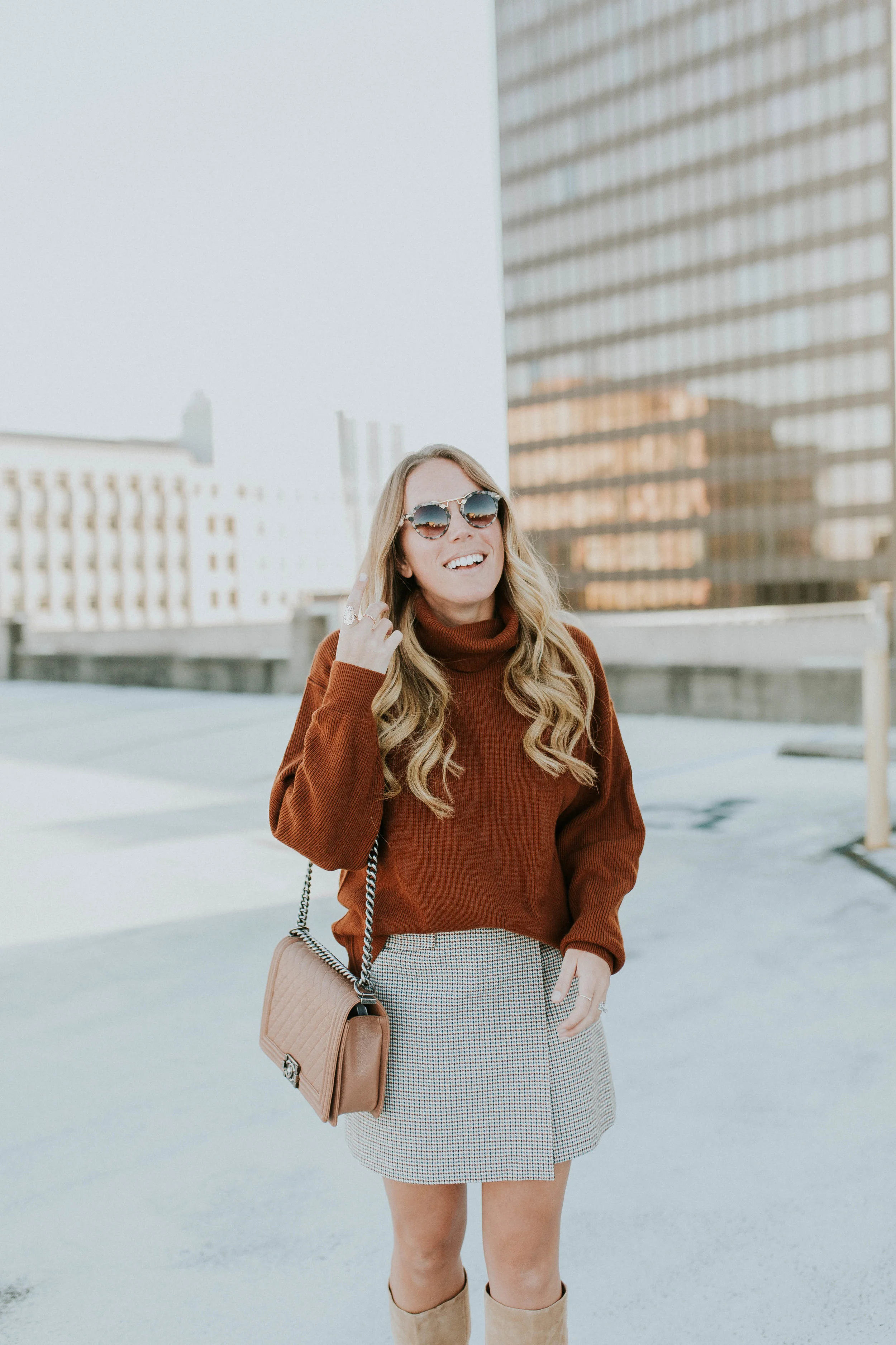 Blogger Gracefully Taylored in Free People Sweater and Theory Skirt(4).jpg