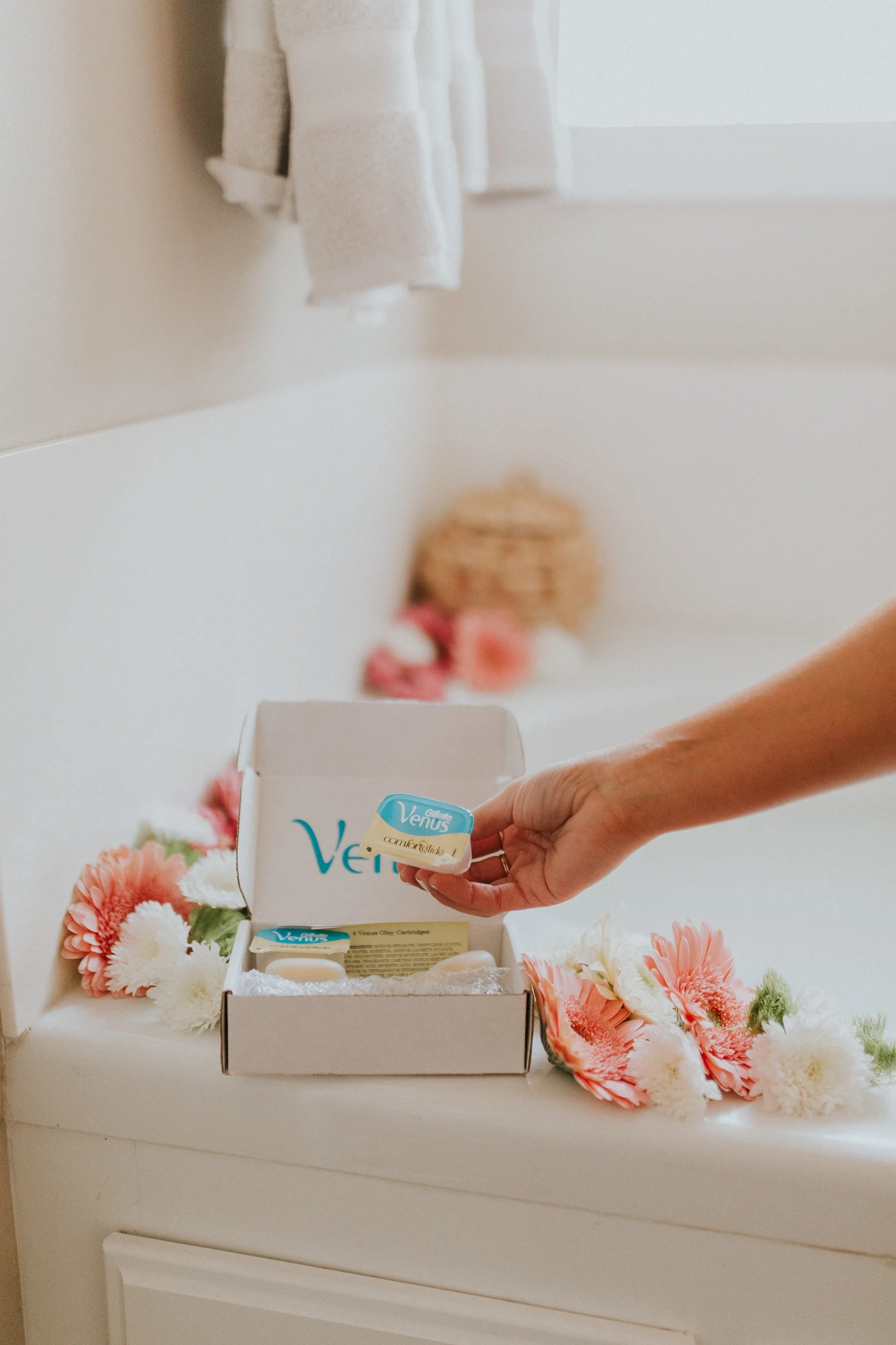 Blogger Gracefully Taylored with Gillette Venus5.jpg