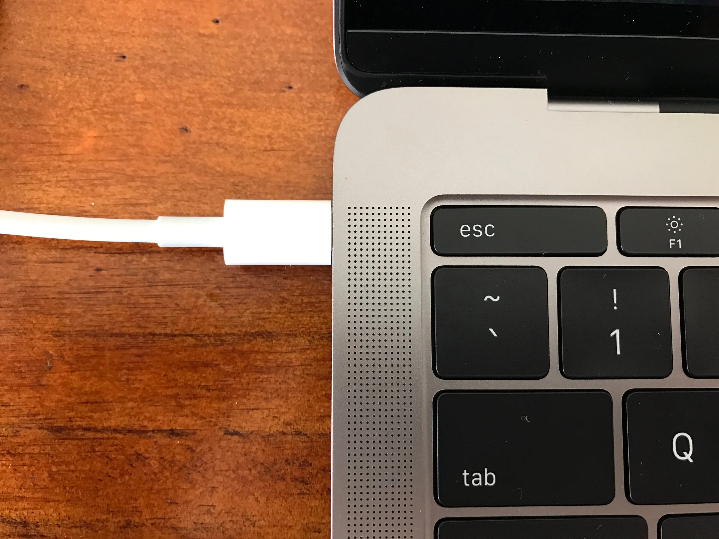 USB-C / Thunderbolt 3