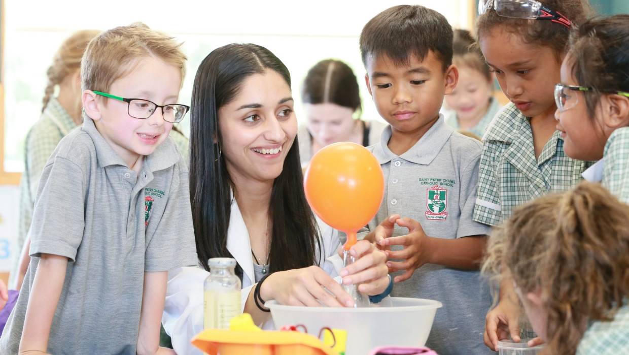 Stuff - Shalini's Science Box experiments lift lid on kid's curiosity