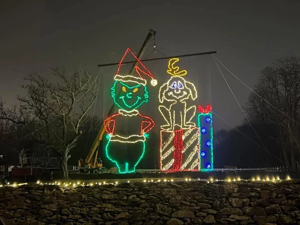 Be sure to see this before it is gone

@stonyhedgefarm 

#holidayseason #Holidays #holidays #holidayphotos #christmasmagic #Christmas #light #christmaslighting #grinch #grinchmas