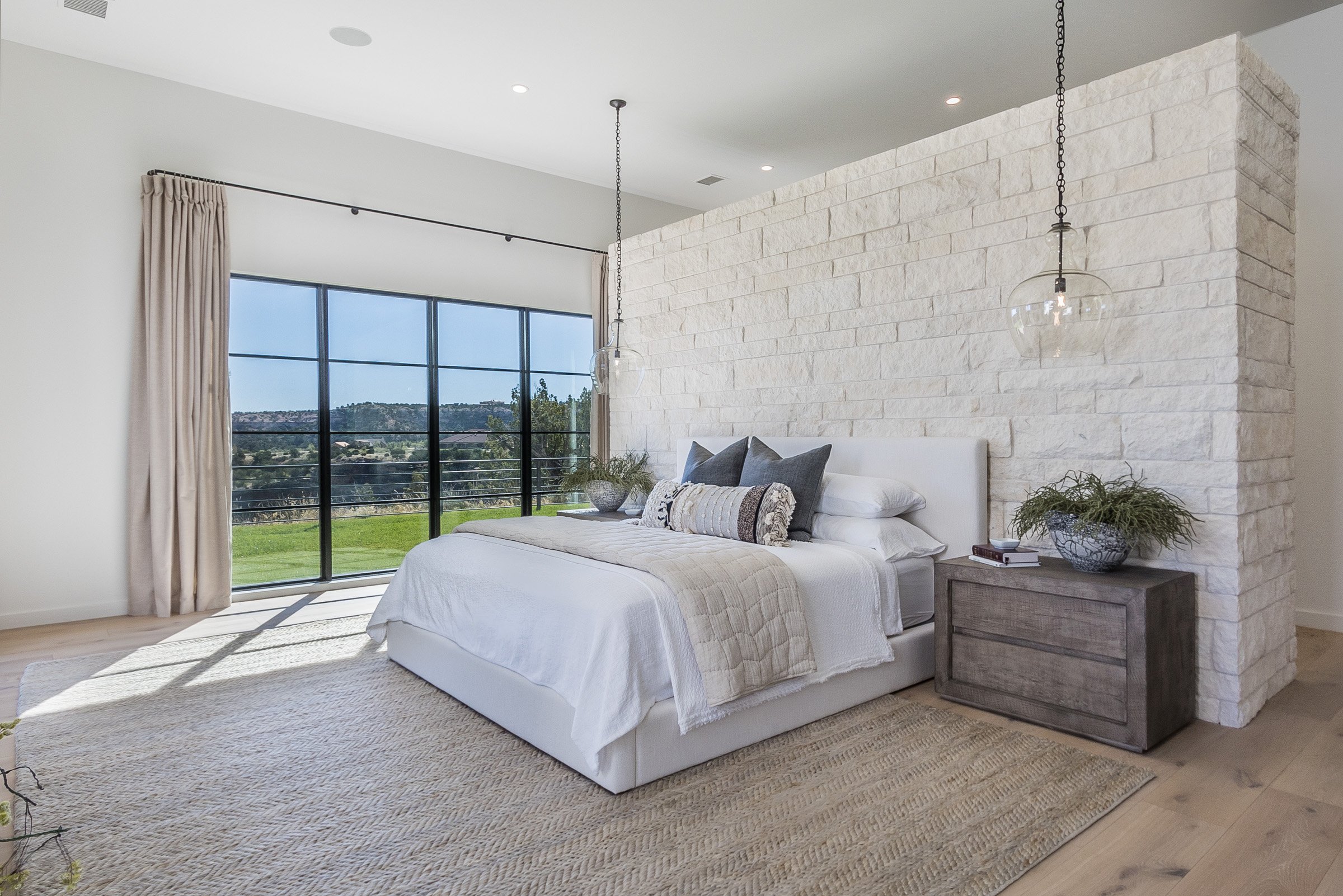 BEDROOMS & BATHROOMS