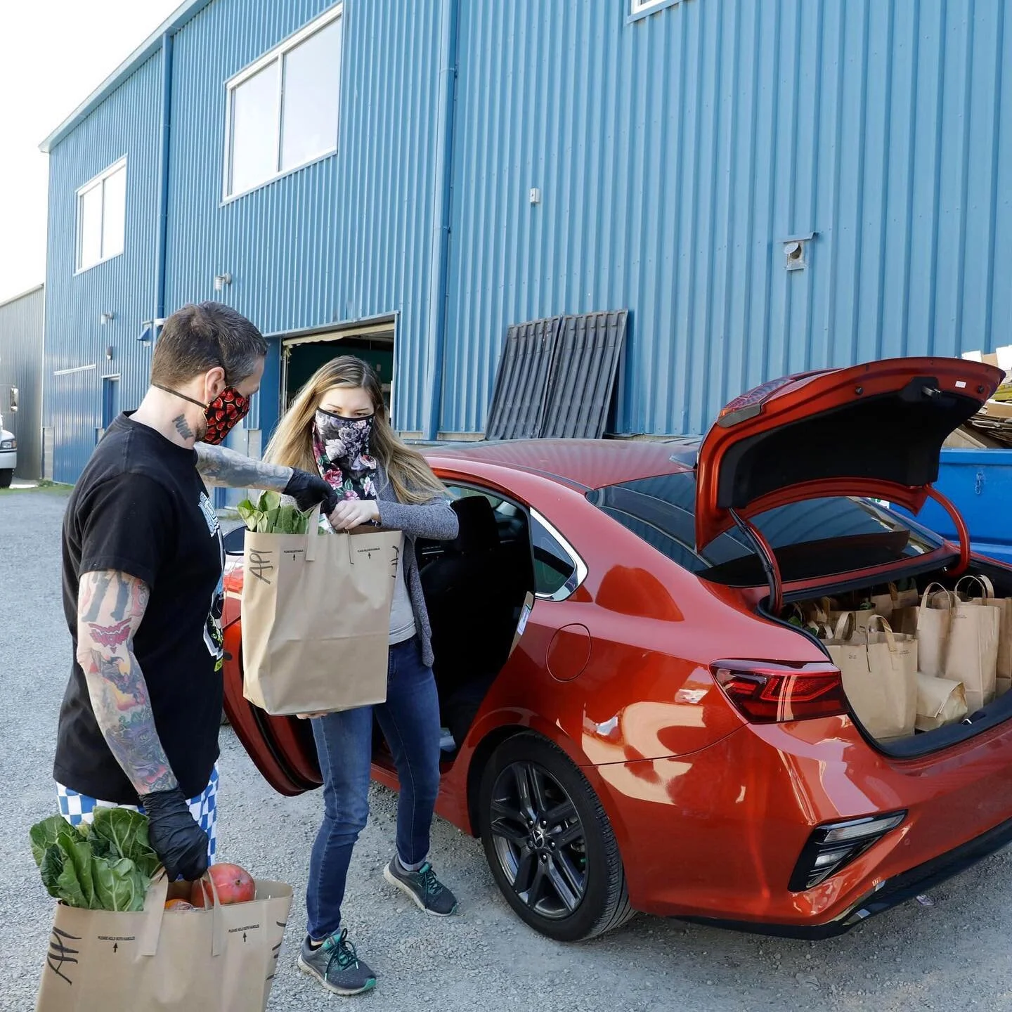 Make a difference this summer by becoming a volunteer driver! Deliver medically-tailored meals and nutritious groceries to neighbors living with serious and life-challenging illnesses. ❤ Learn more about helping your community today by clicking the l