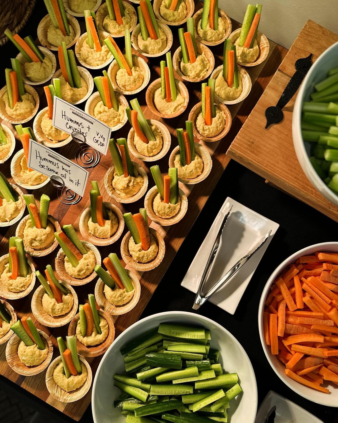 Little Hummus with crudit&eacute;s!! Tiny delights!! 🫶❤️😉😁 @coloradostateuniversity #catering #noco #foco #love #fun #hummus #jyjkitchen