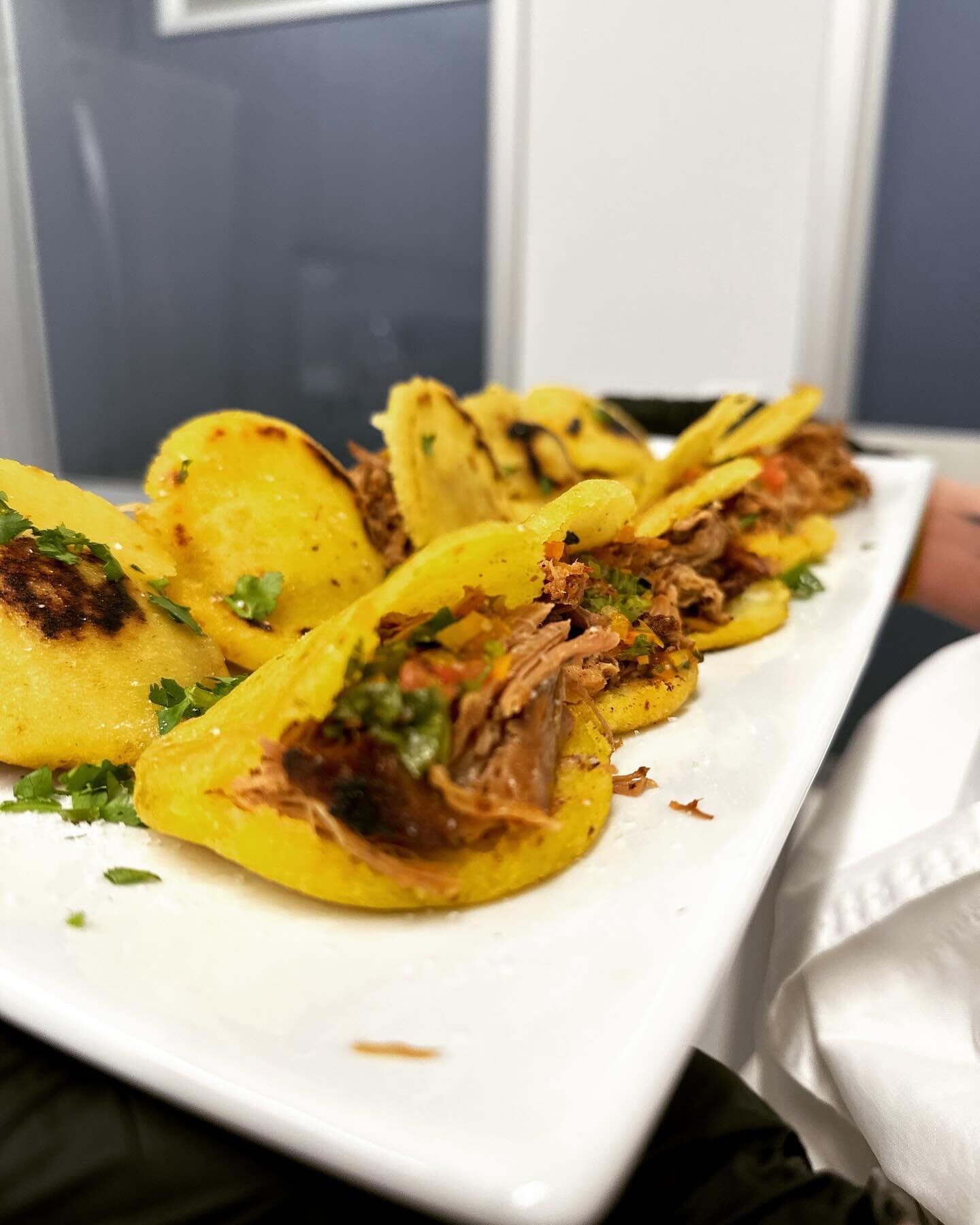 Stuffed Arepas with pulled pork and Aj&iacute;, cilantro and&hellip;.OMG Juli&rsquo;s face says it all!!! Haha 😂 ❤️ 😜 #catering #noco #privatechef #co #foco #arepas #colombianfusion