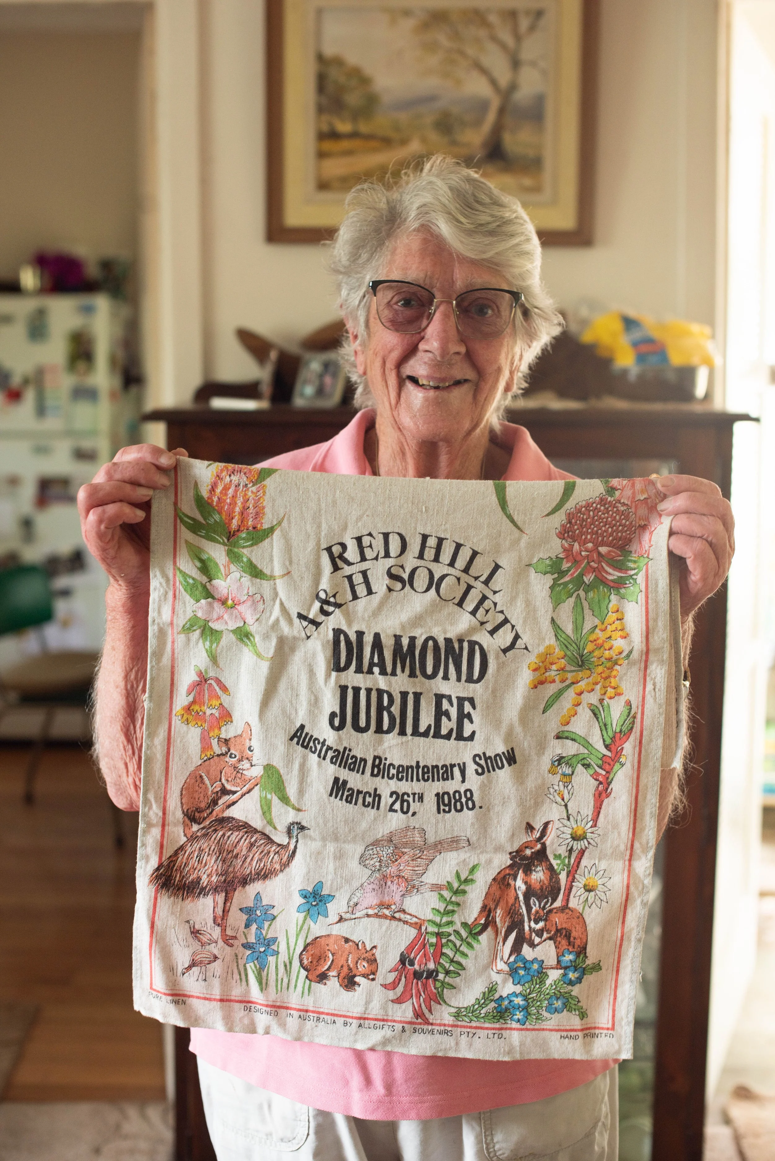 BevLaurissen_redhillshow_teatowel.JPG