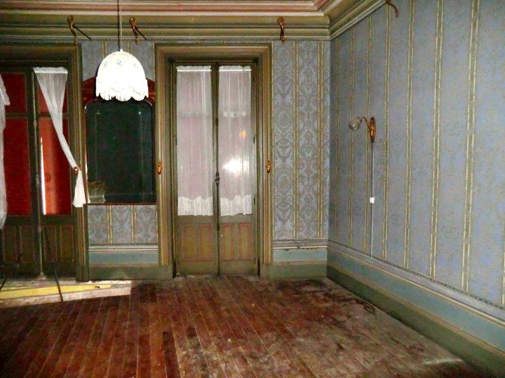 i loved this room immediately even with its 50 years of dust and neglect. The lovely French doors with their solid metal Cremone bolts.
