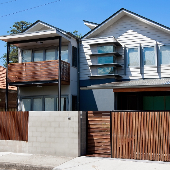 MANLY 06 NEW RESIDENCE A new family home on a compact site in a busy seaside location. Efficient planning has resulted in a 3 bedroom home with two light-filled living areas, with careful consideration given to creating a modern home in a diverse streetscape. SITE: 233sqm / BUILD: 156sqm / COMPLETED: NOV 09 / BUILDER: Open Plan Living / PHOTO: Craig Bryant