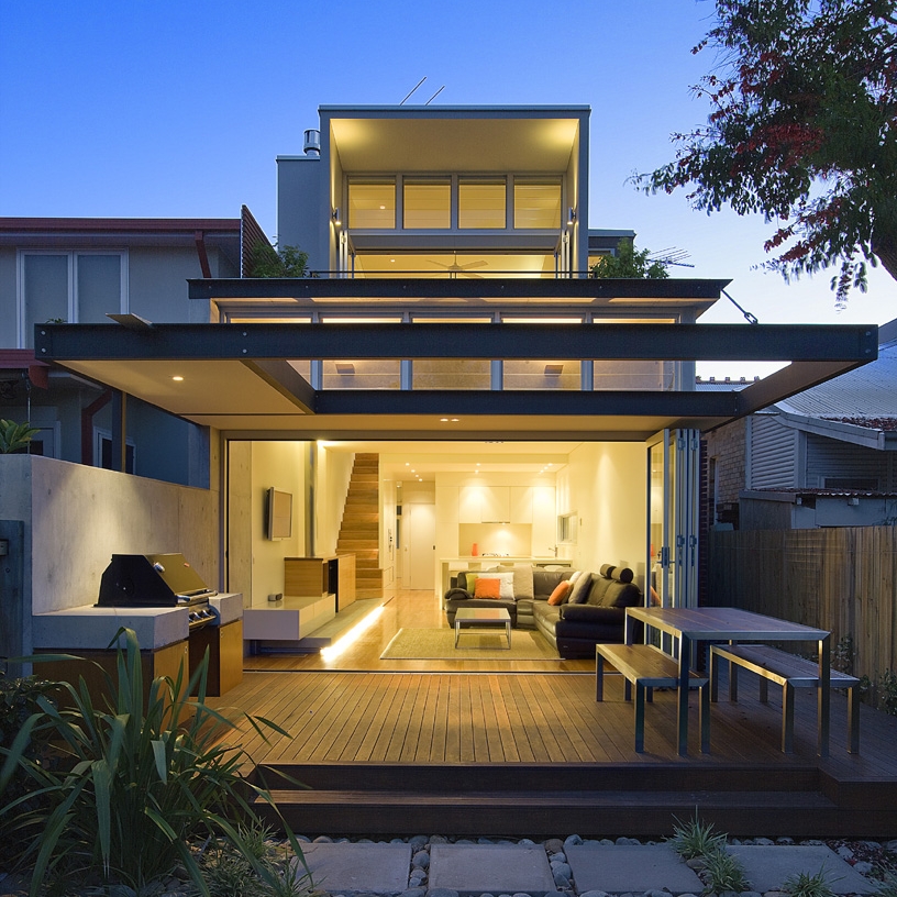 MANLY 02 ALTERATION + ADDITION A transformation of a semi-detached house on a narrow, 6 metres wide site to create a 3 bedroom family home. Off-form concrete is used as a plinth in the living area, and also as expressed wall elements extending to the outdoor terrace, providing privacy and thermal mass, helping to maintain a comfortable temperature year round. SITE: 222sqm / BUILD: 143sqm / COMPLETED: Mar 08 / BUILDER: Built Form – Scott Hindmarsh / PHOTO: Craig Bryant