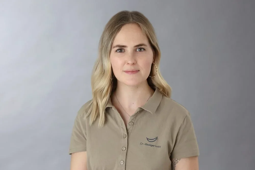 Anna-Marie, Assistenz