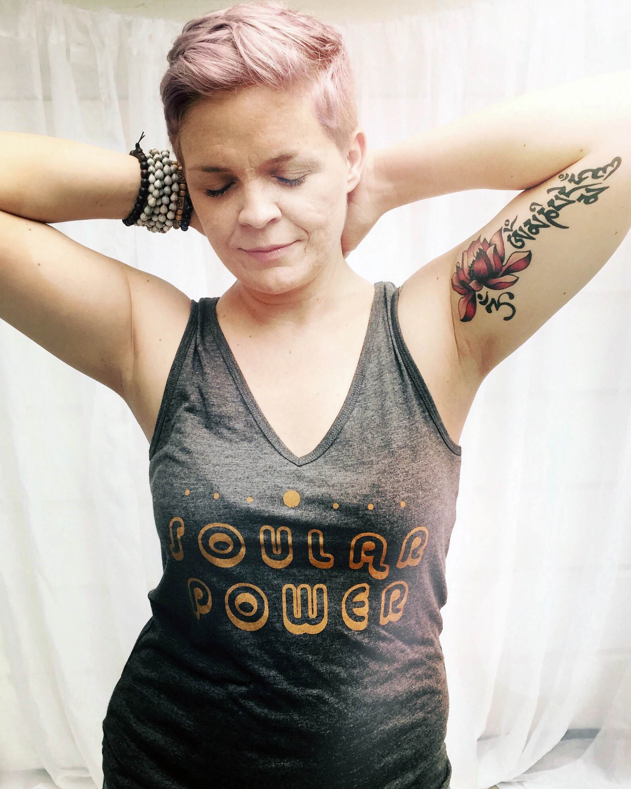 SOULAR VNECK GREY BRANDI.jpg