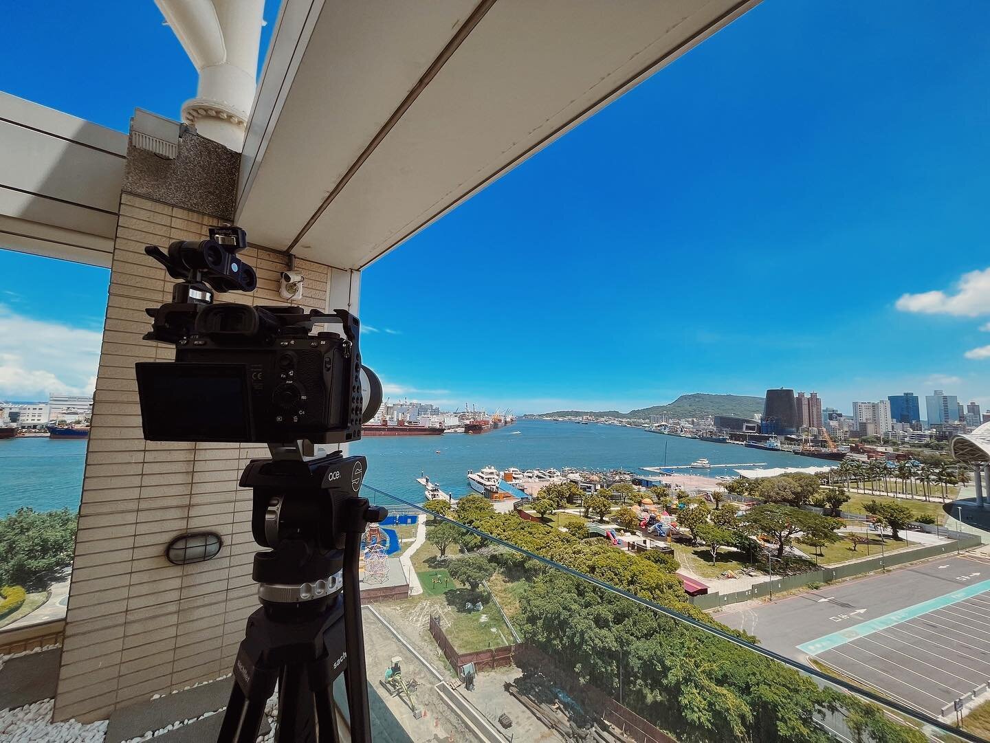 天氣好到人都要融化了⋯⋯
Nice weather is good for shooting amazing view!
#videography #video #filming #taiwan #view #sony #sonya7iii #sonya7sii #sony70200gm #clearsky #port #harbor