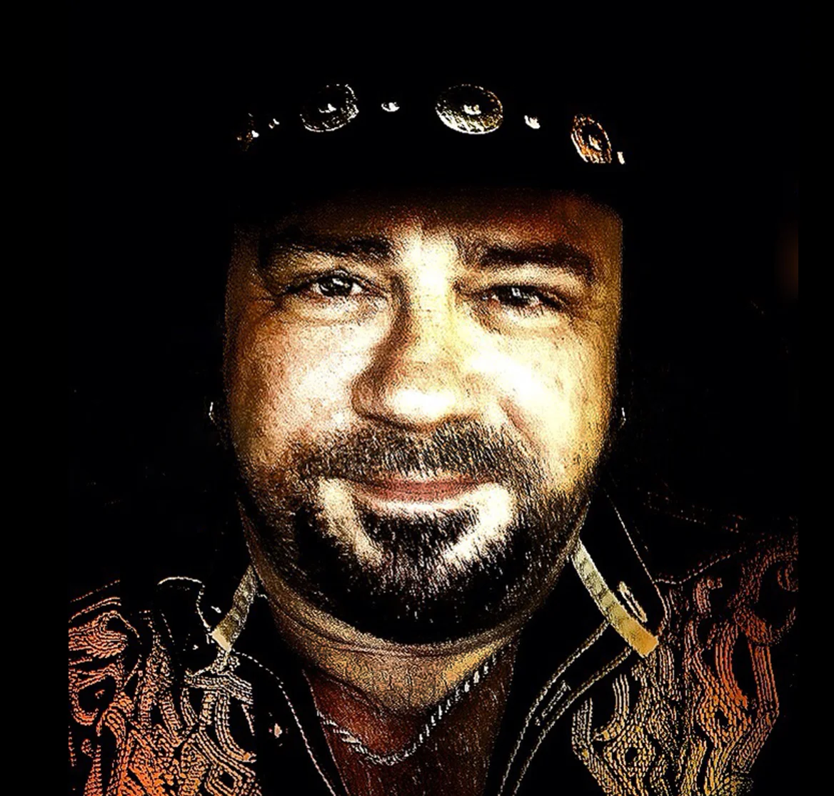 David Payton ( http://www.davidpayton.com/biopage.html ) Singer, Guitarist&One-Man Band He is a TOP 3 Performer in the NATION on GigMasters.com