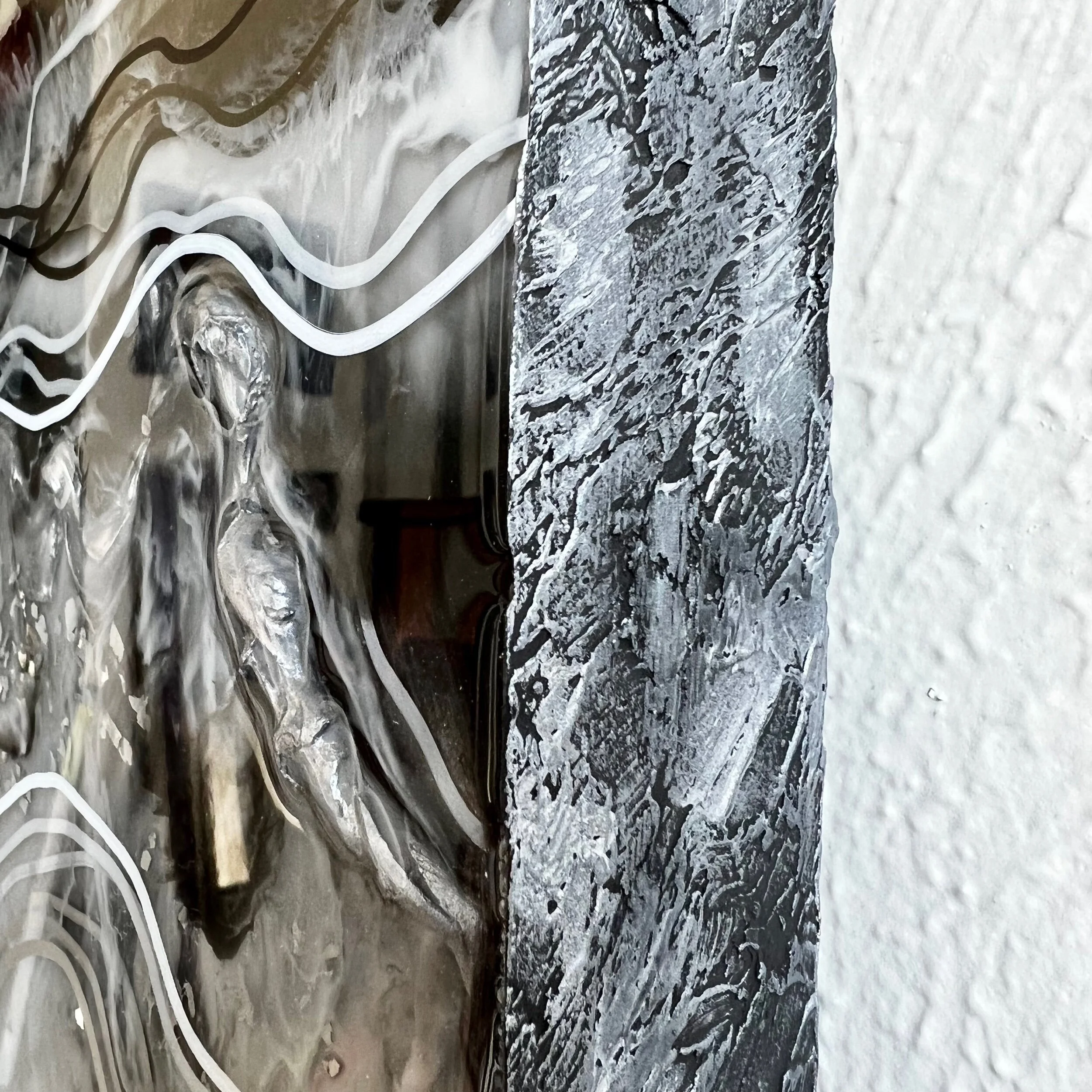 Pearl painting side view of canvas using black and silver