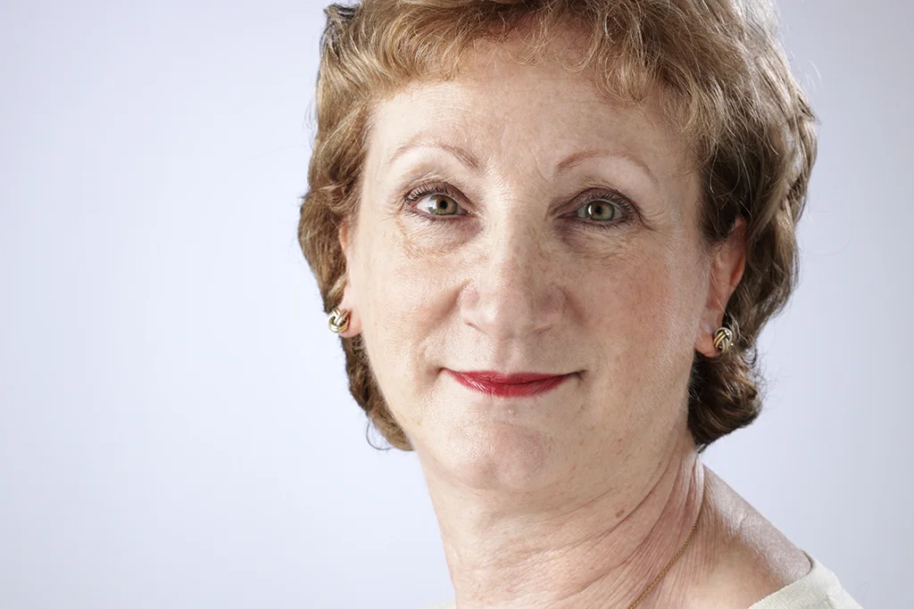 Bio Photo Barbara W.jpg
