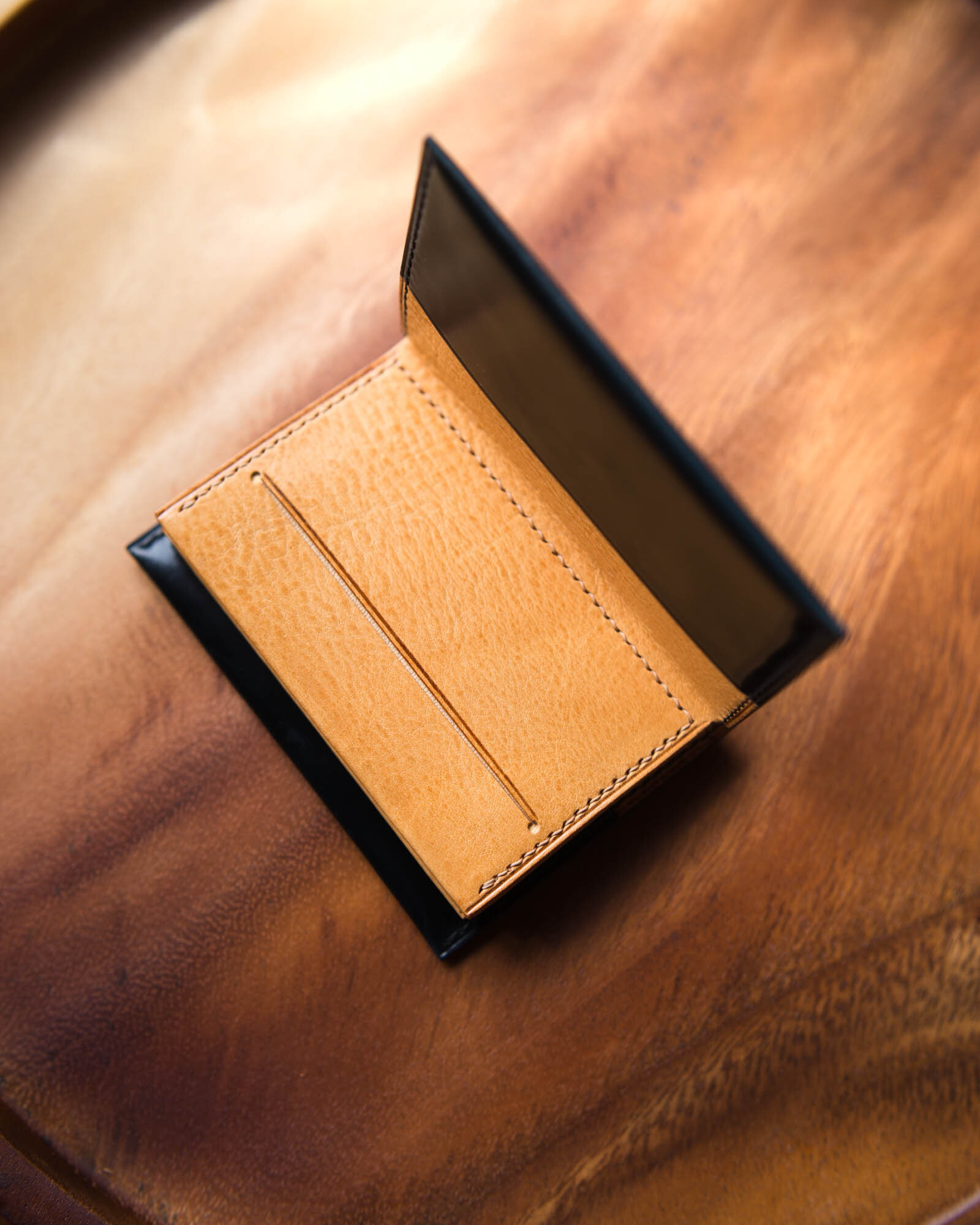 Book wallet with Italpel Box interior