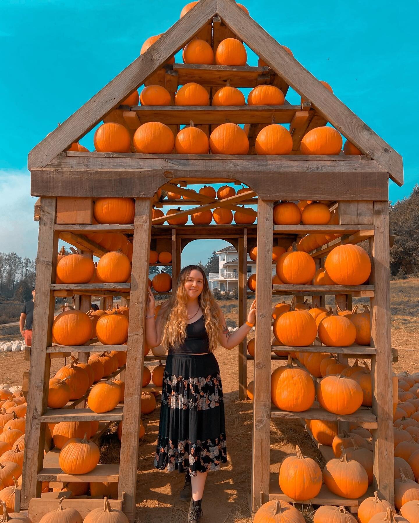 There once was a witch whole lived in a house made of pumpkins ❤️
