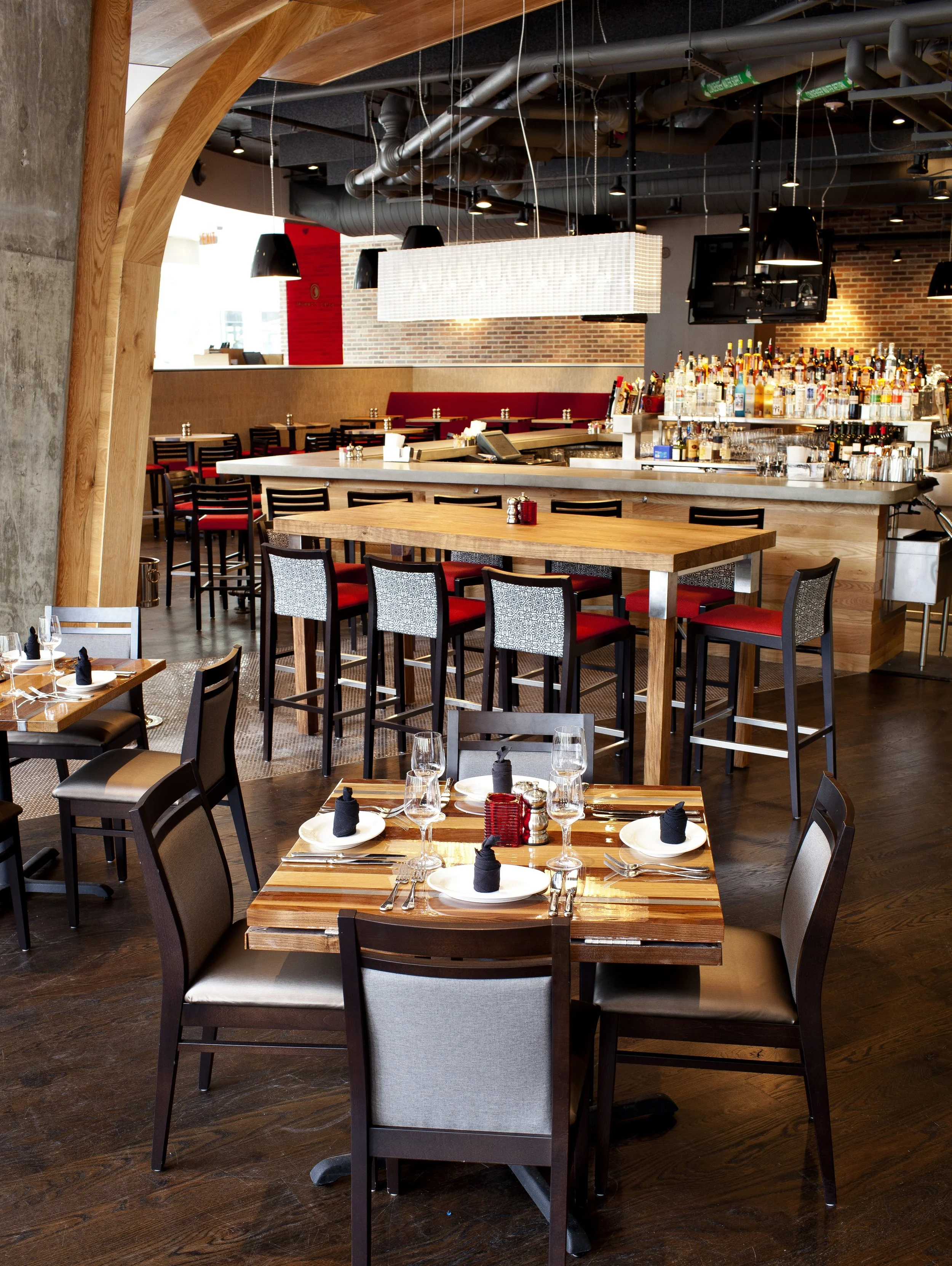 District Commons, Decor