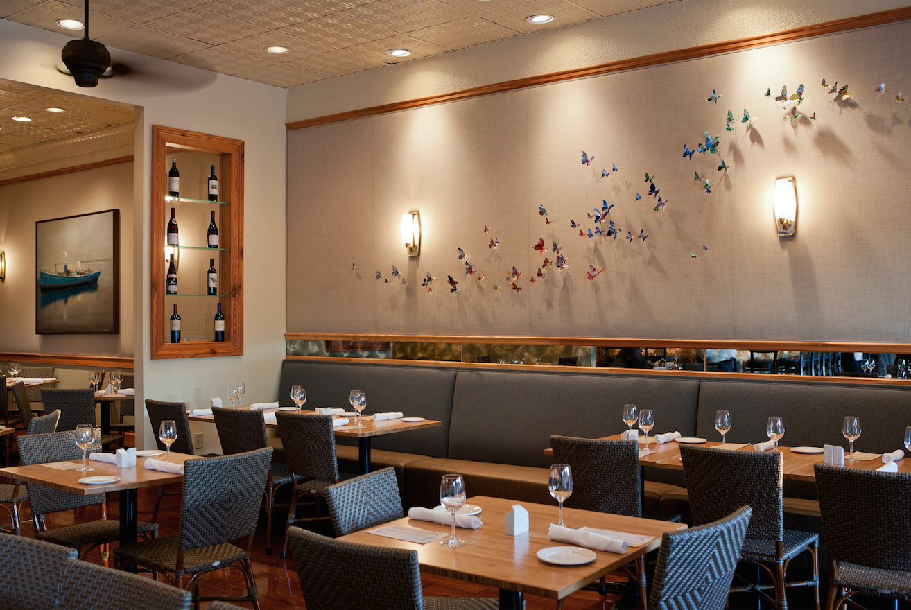 Café B, Decor