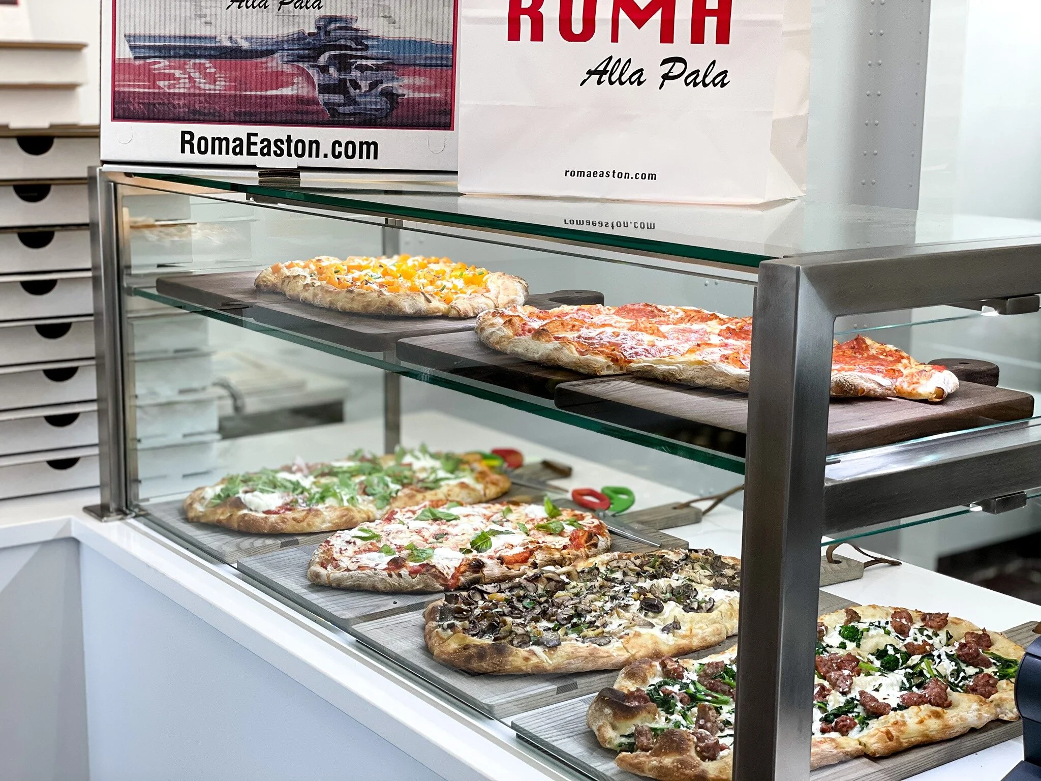Pizzas in Case.jpg
